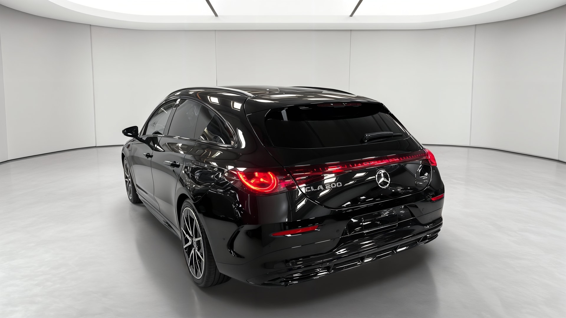 Mercedes-Benz CLA 200 8F-eDCT 4MATIC AMG Line — 3/4 arrière gauche