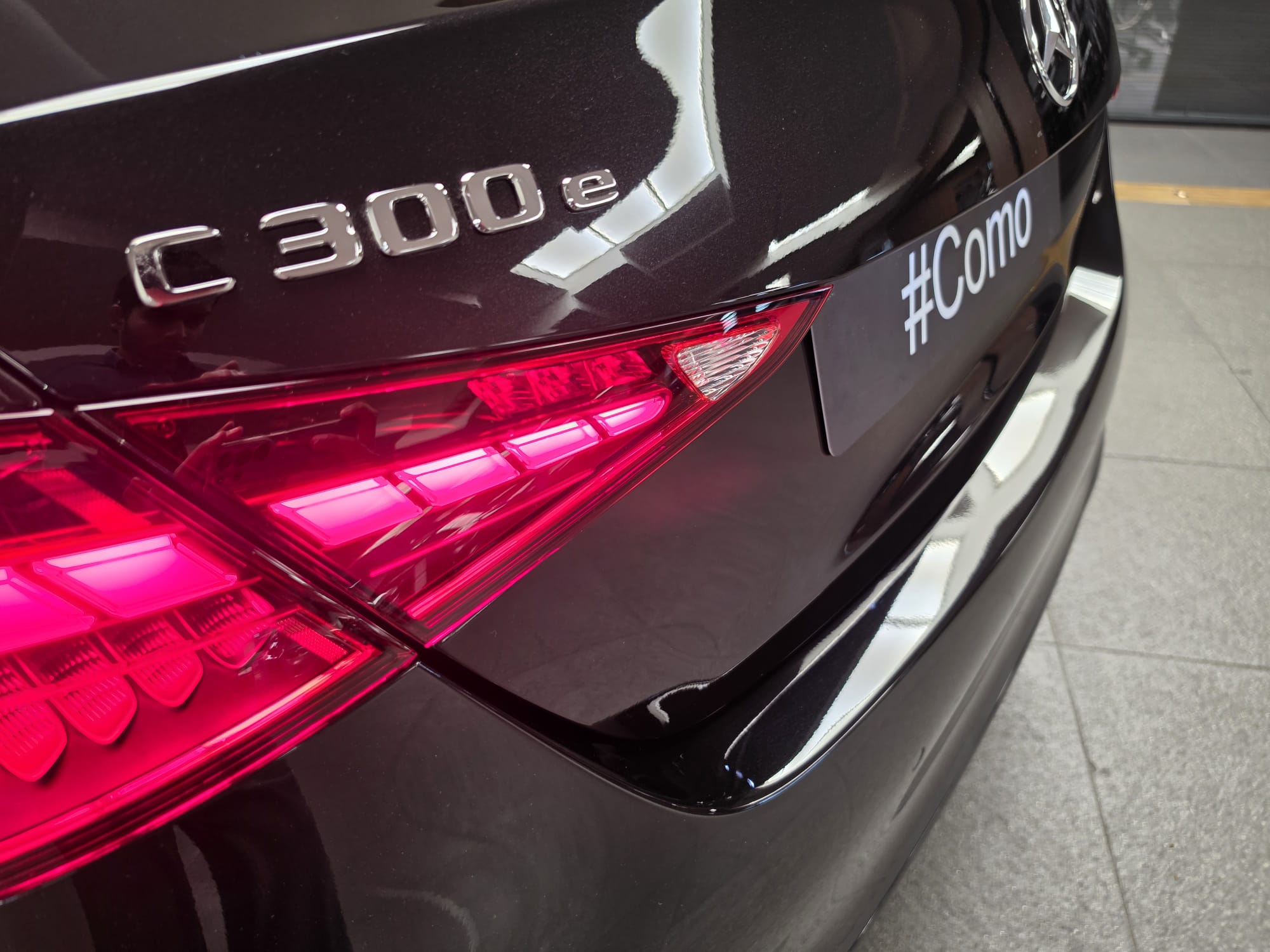 Mercedes-Benz Classe C 300 e 9G-Tronic e-Hybrid EQ AMG Line + — Face arrière