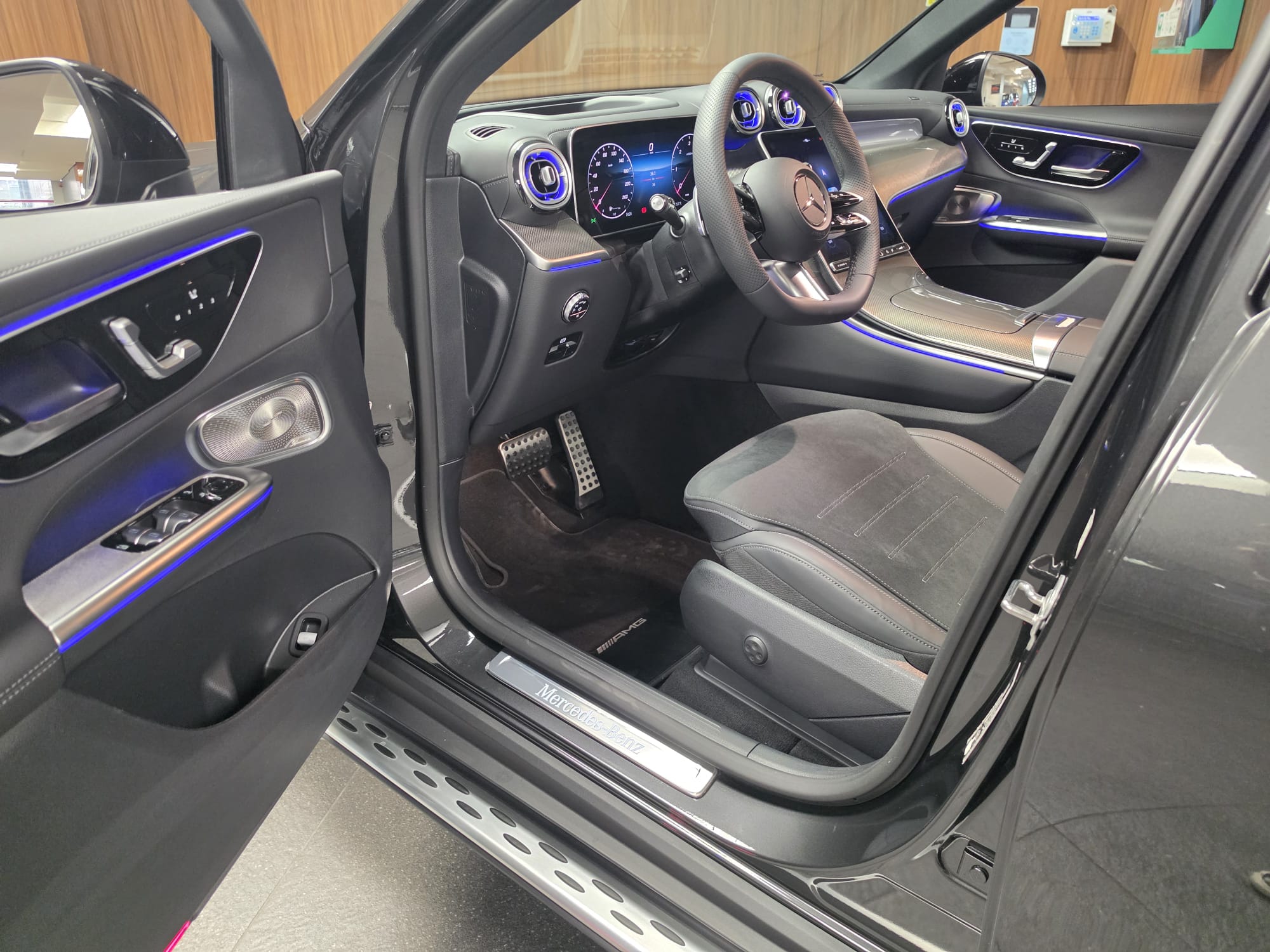 Mercedes-Benz GLC 220 d 4Matic AMG Line — photo 18
