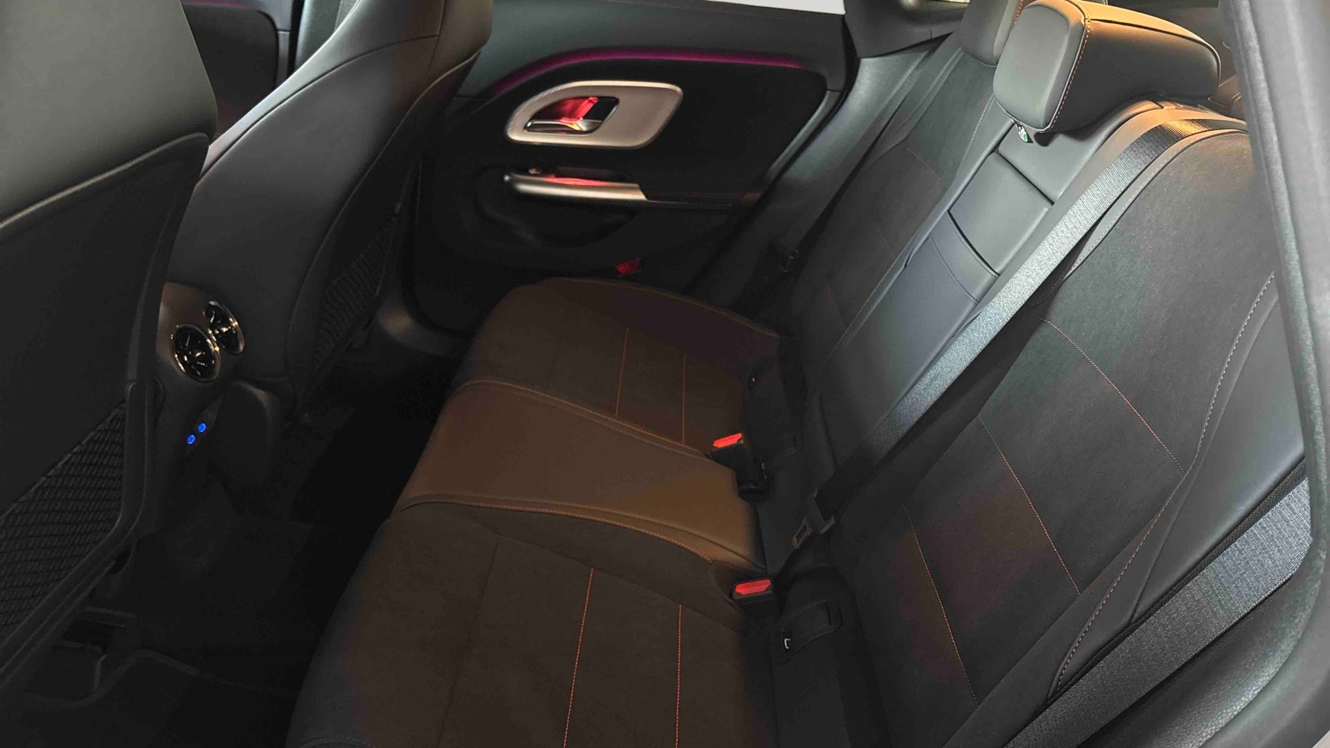 Mercedes-Benz CLA 200 8F-eDCT AMG Line — Siège arrière gauche