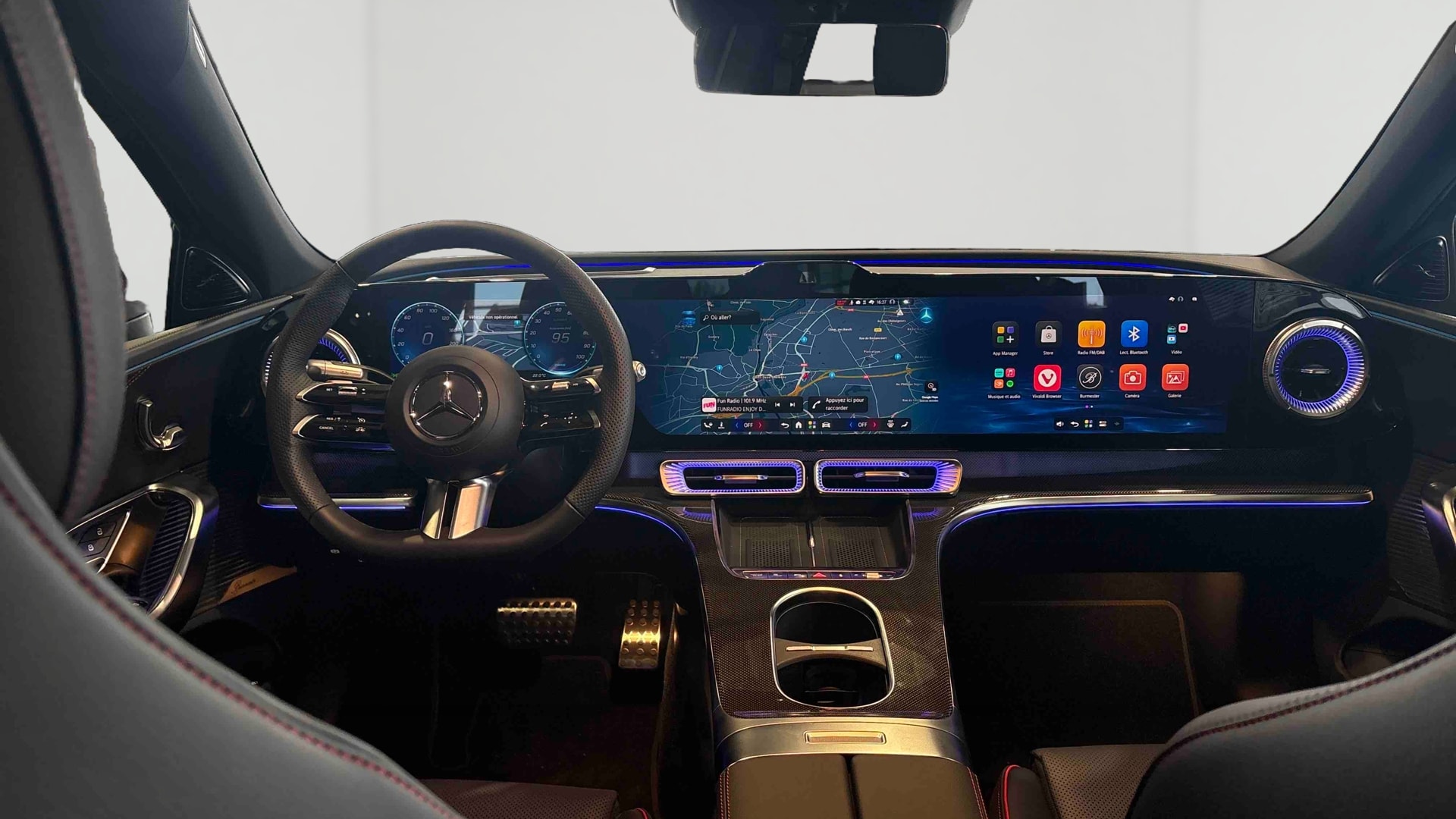 Mercedes-Benz Classe C 400 Electrique 4M AMG Line — Planche de bord