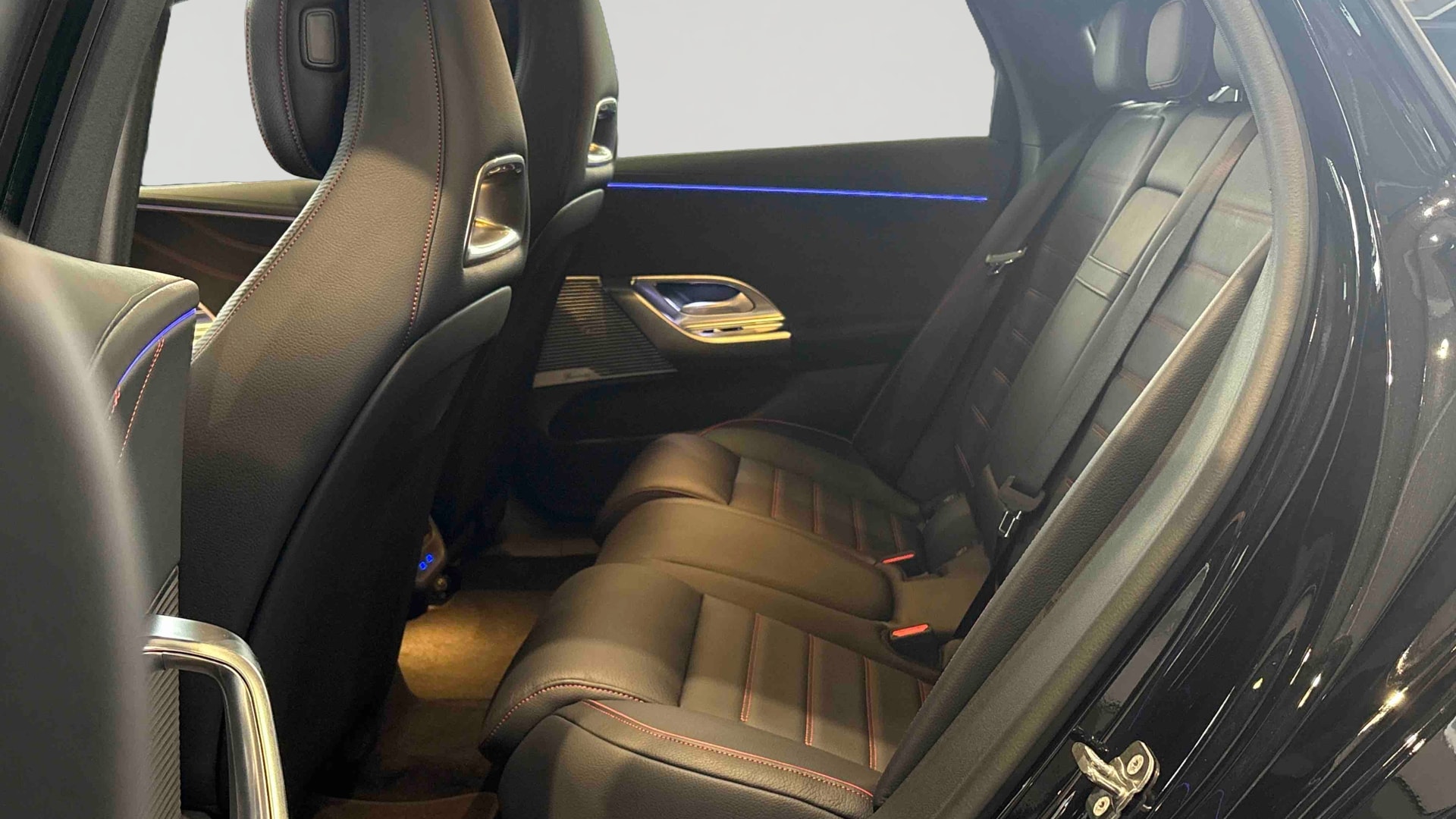 Mercedes-Benz Classe C 400 Electrique 4M AMG Line — Siège arrière gauche