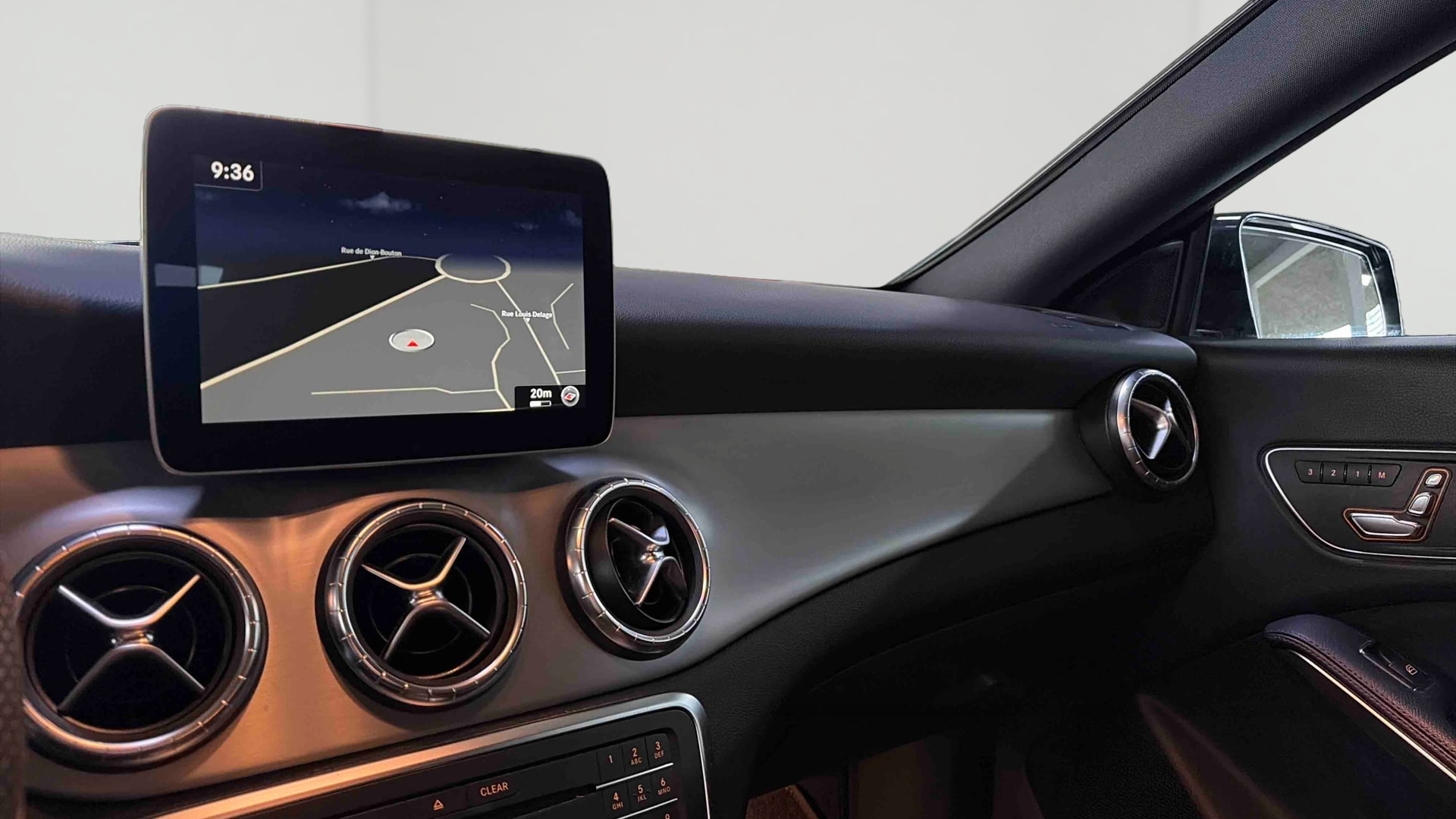 Mercedes-Benz CLA 200 7-G DCT Fascination — photo 20