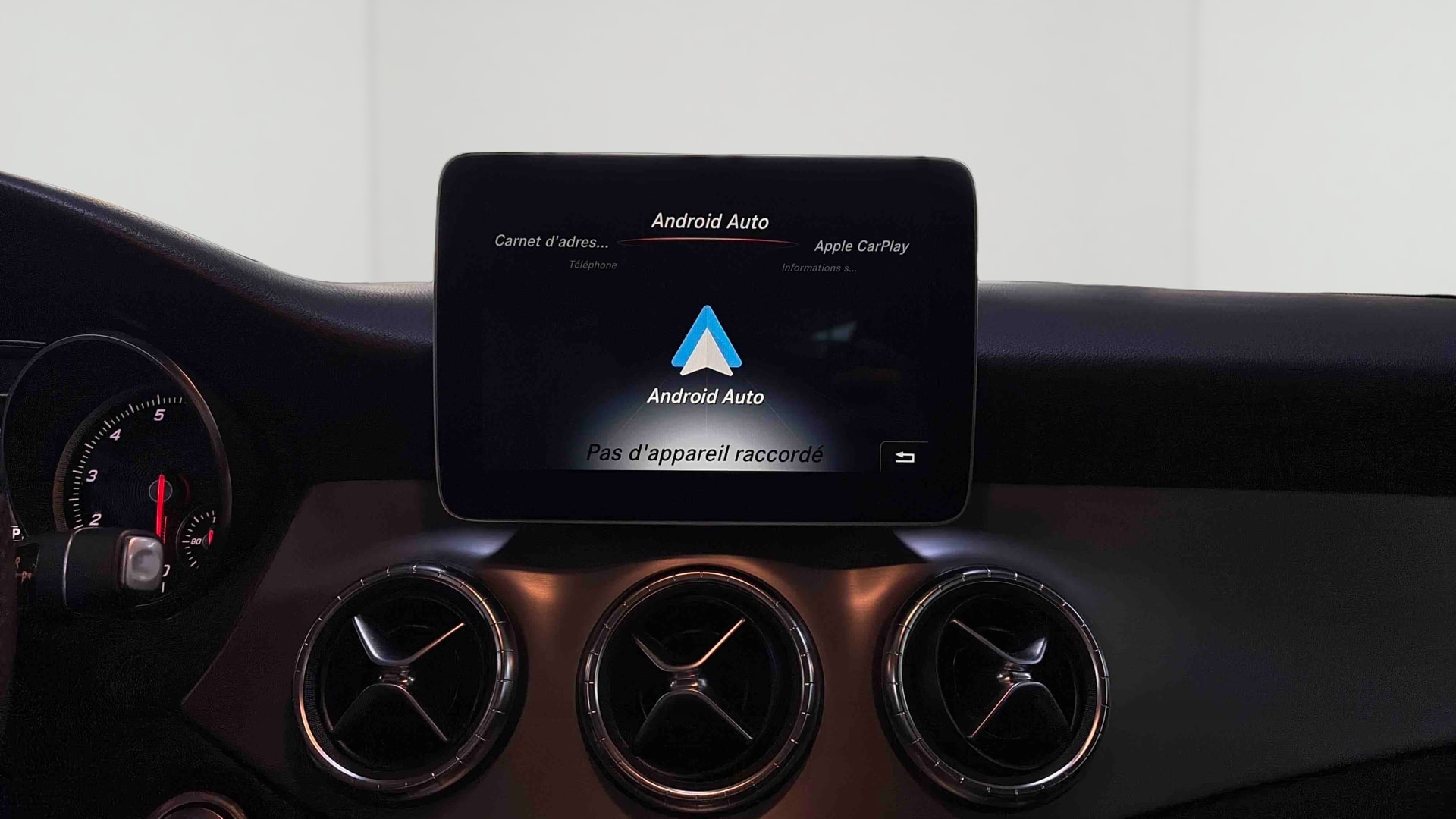 Mercedes-Benz CLA 200 7-G DCT Fascination — photo 19