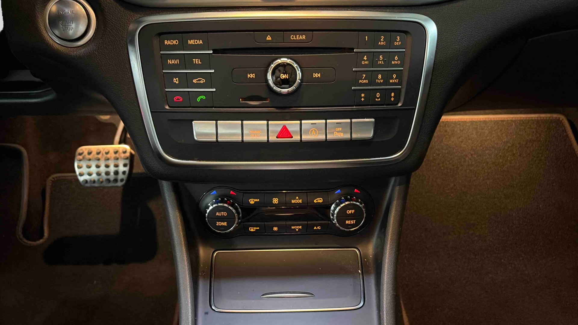 Mercedes-Benz CLA 200 7-G DCT Fascination — photo 17