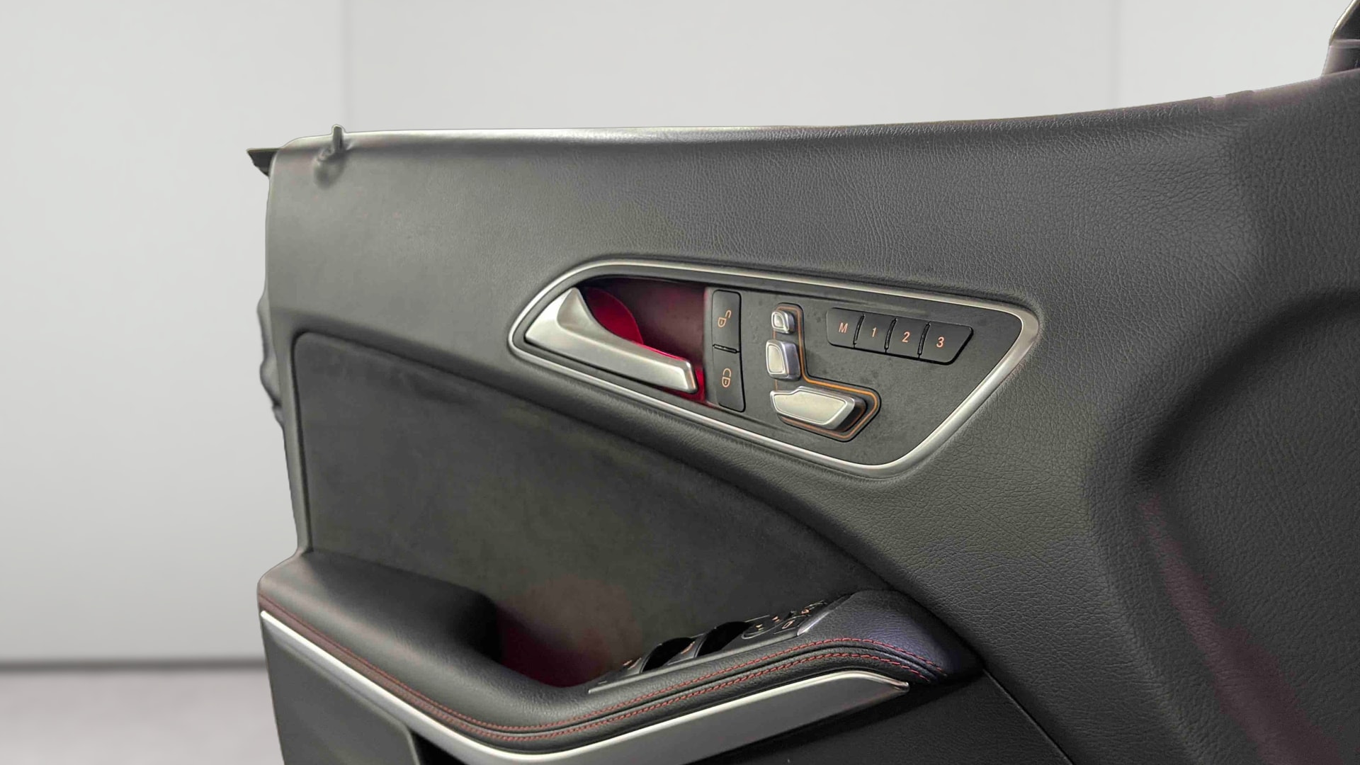 Mercedes-Benz CLA 200 7-G DCT Fascination — photo 16