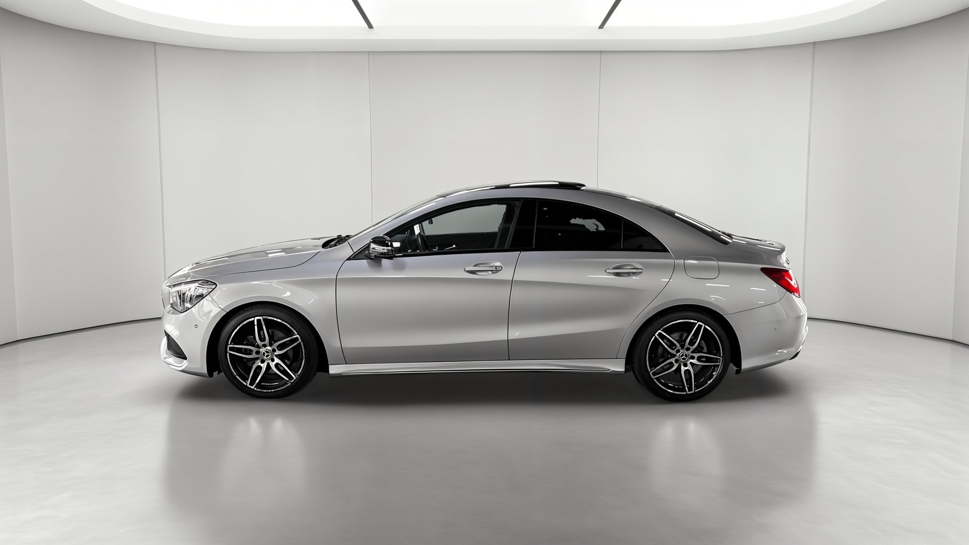 Mercedes-Benz CLA 200 7-G DCT Fascination — Profil gauche
