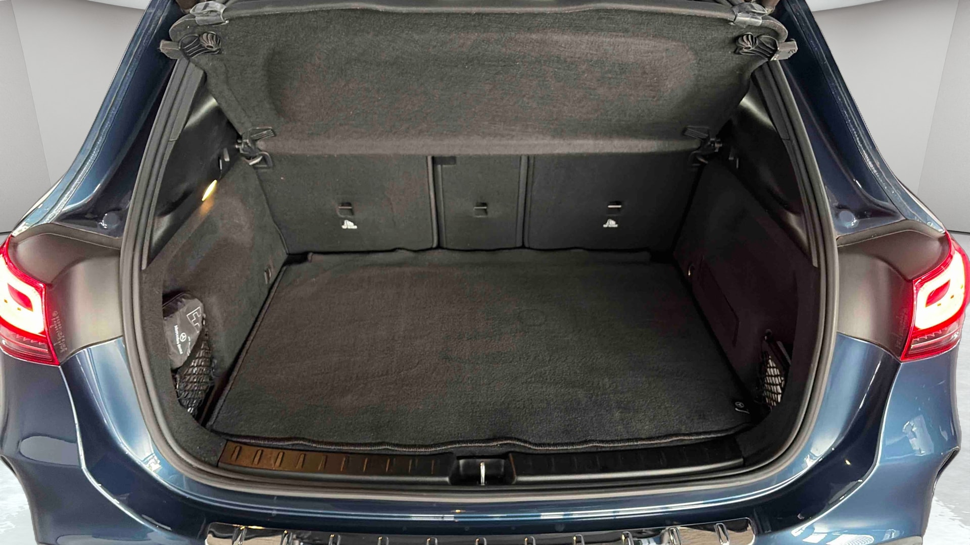 Mercedes-Benz GLA 200 d 8G-DCT AMG Line — Coffre