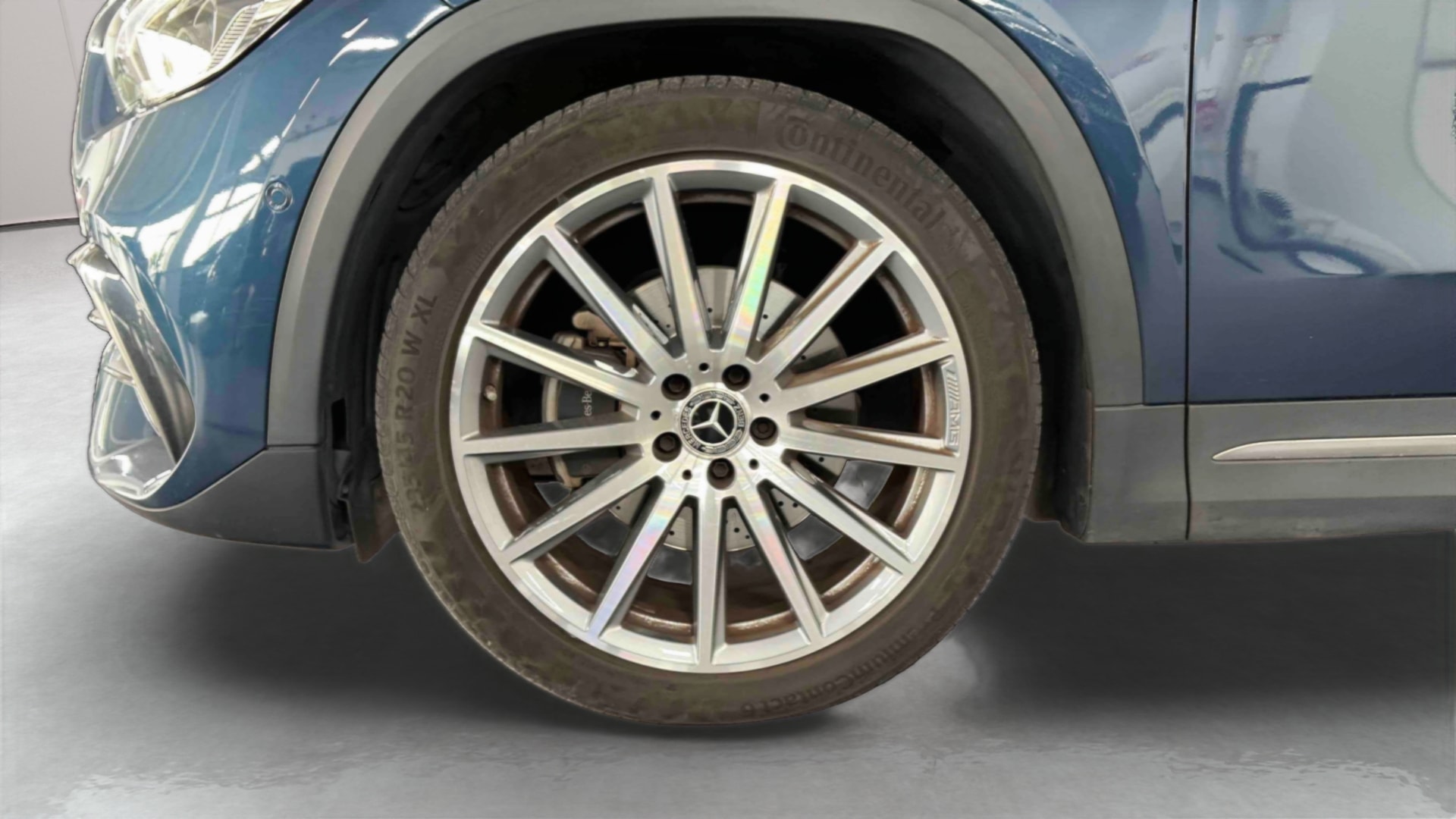 Mercedes-Benz GLA 200 d 8G-DCT AMG Line — Pneu avant gauche