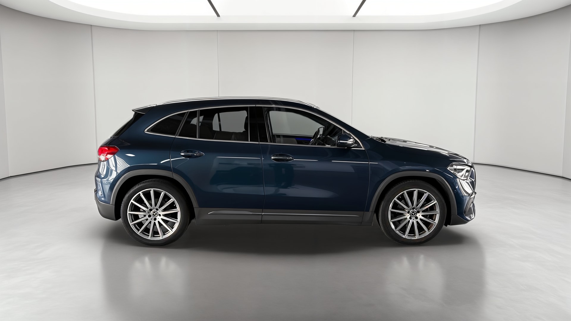 Mercedes-Benz GLA 200 d 8G-DCT AMG Line — Profil droit
