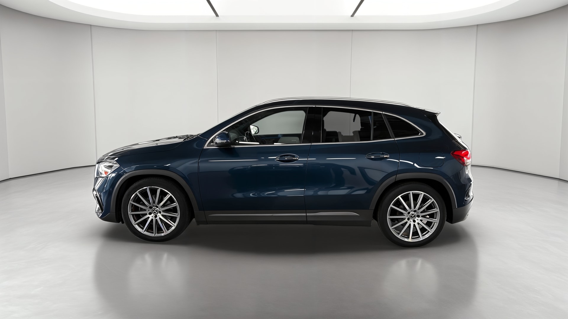 Mercedes-Benz GLA 200 d 8G-DCT AMG Line — Profil gauche