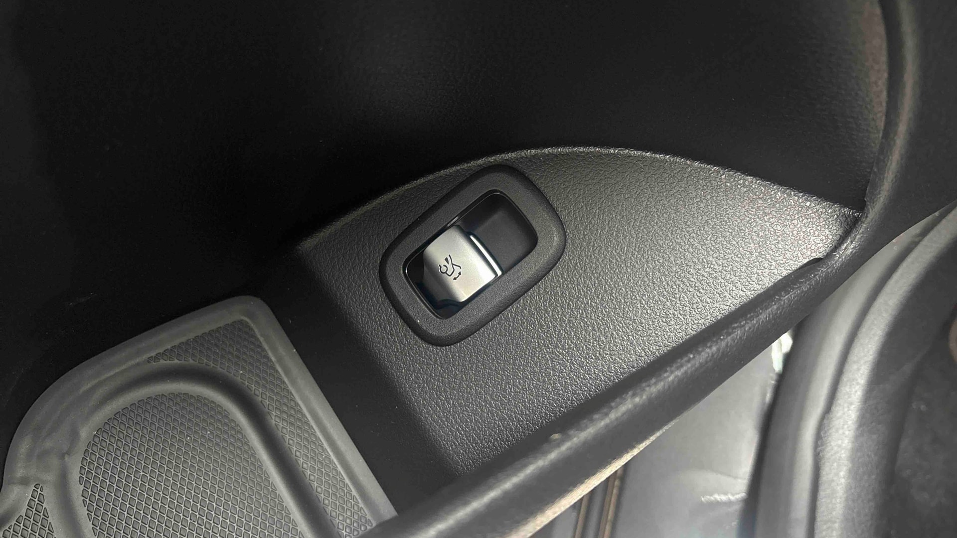 Mercedes-Benz GLC 220 d 4Matic AMG Line — photo 18