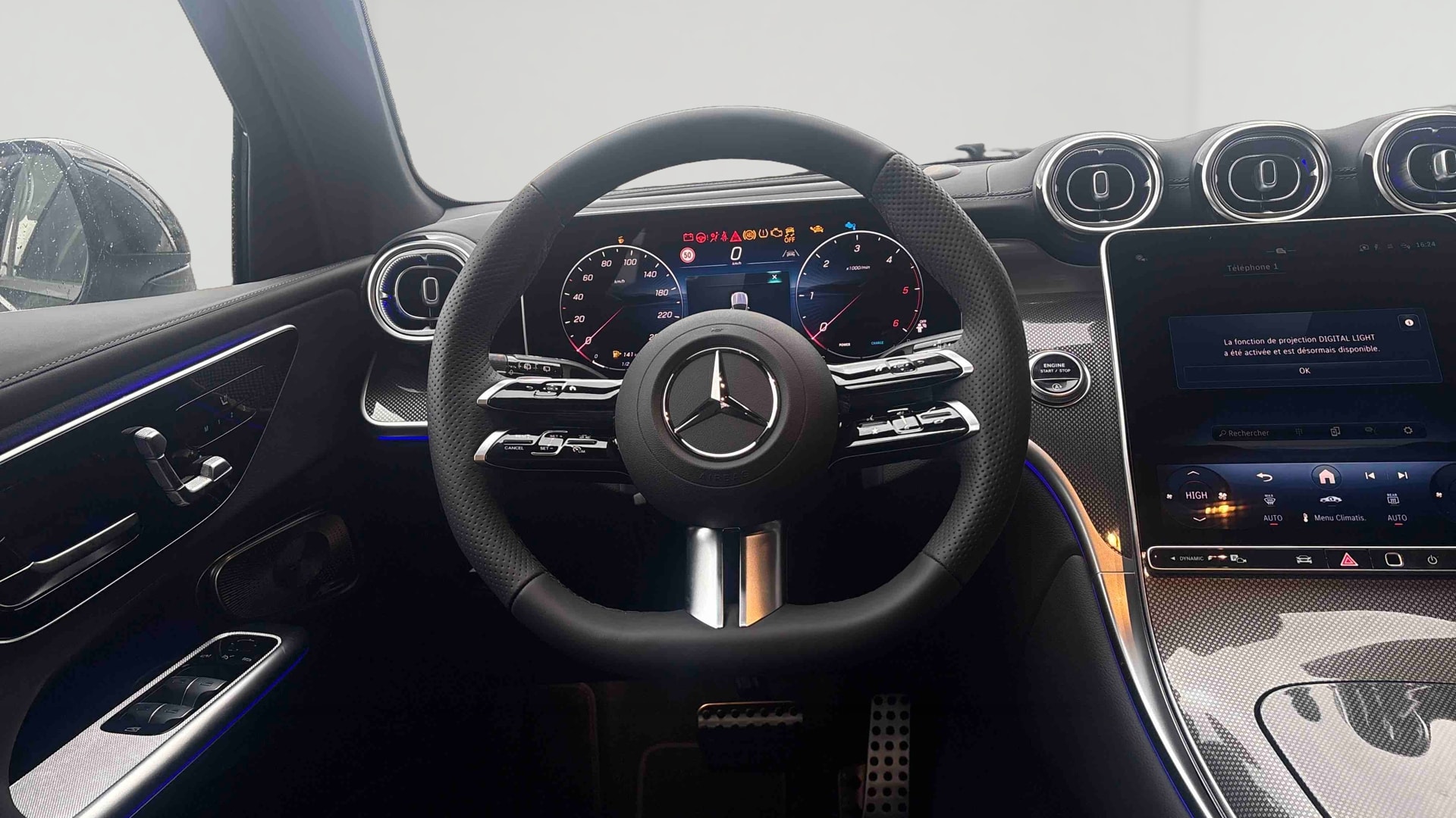 Mercedes-Benz GLC 220 d 4Matic AMG Line — Poste de pilotage