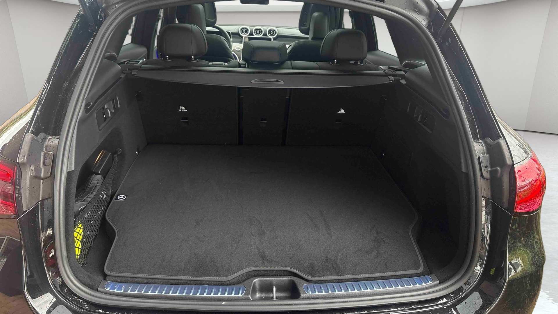 Mercedes-Benz GLC 300 e Hybrid EQ 4Matic AMG Line + — Coffre