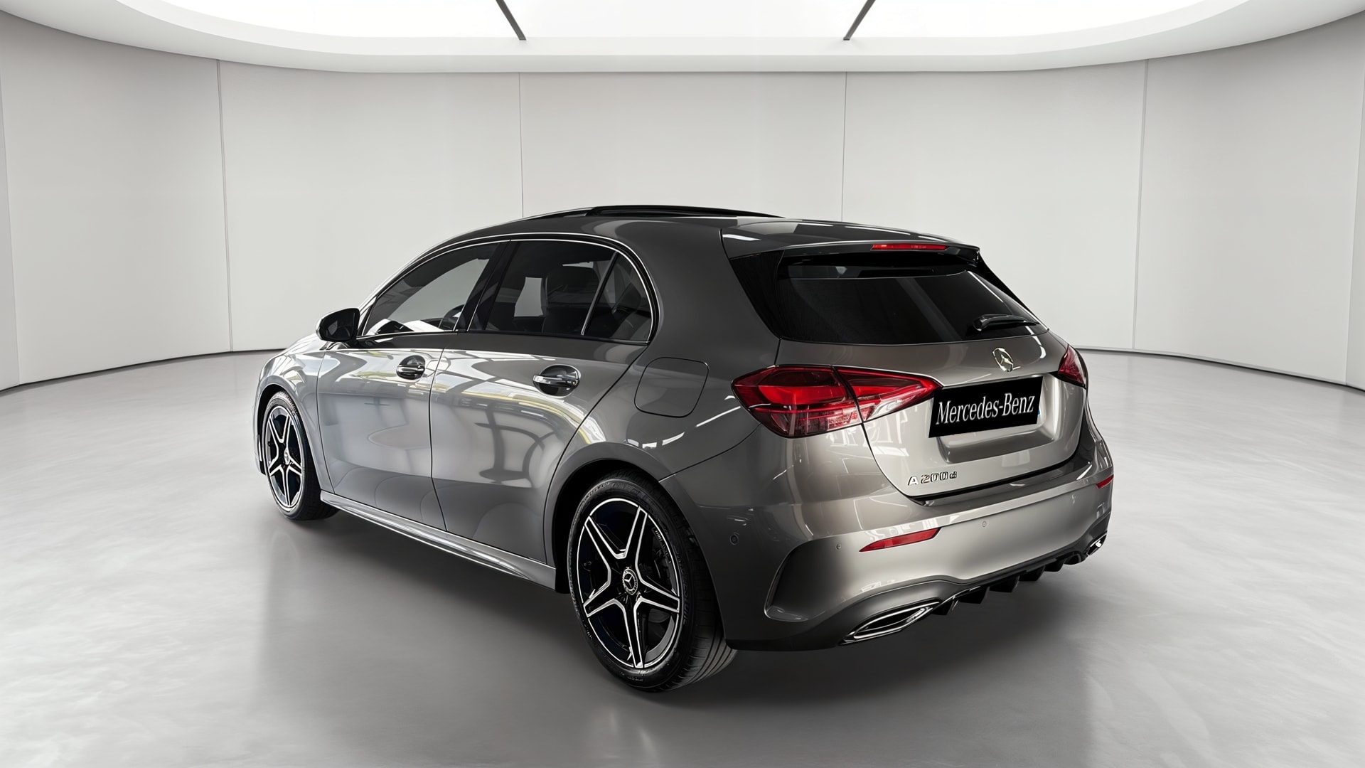 Mercedes-Benz Classe A 200 d AMG Line — 3/4 arrière gauche