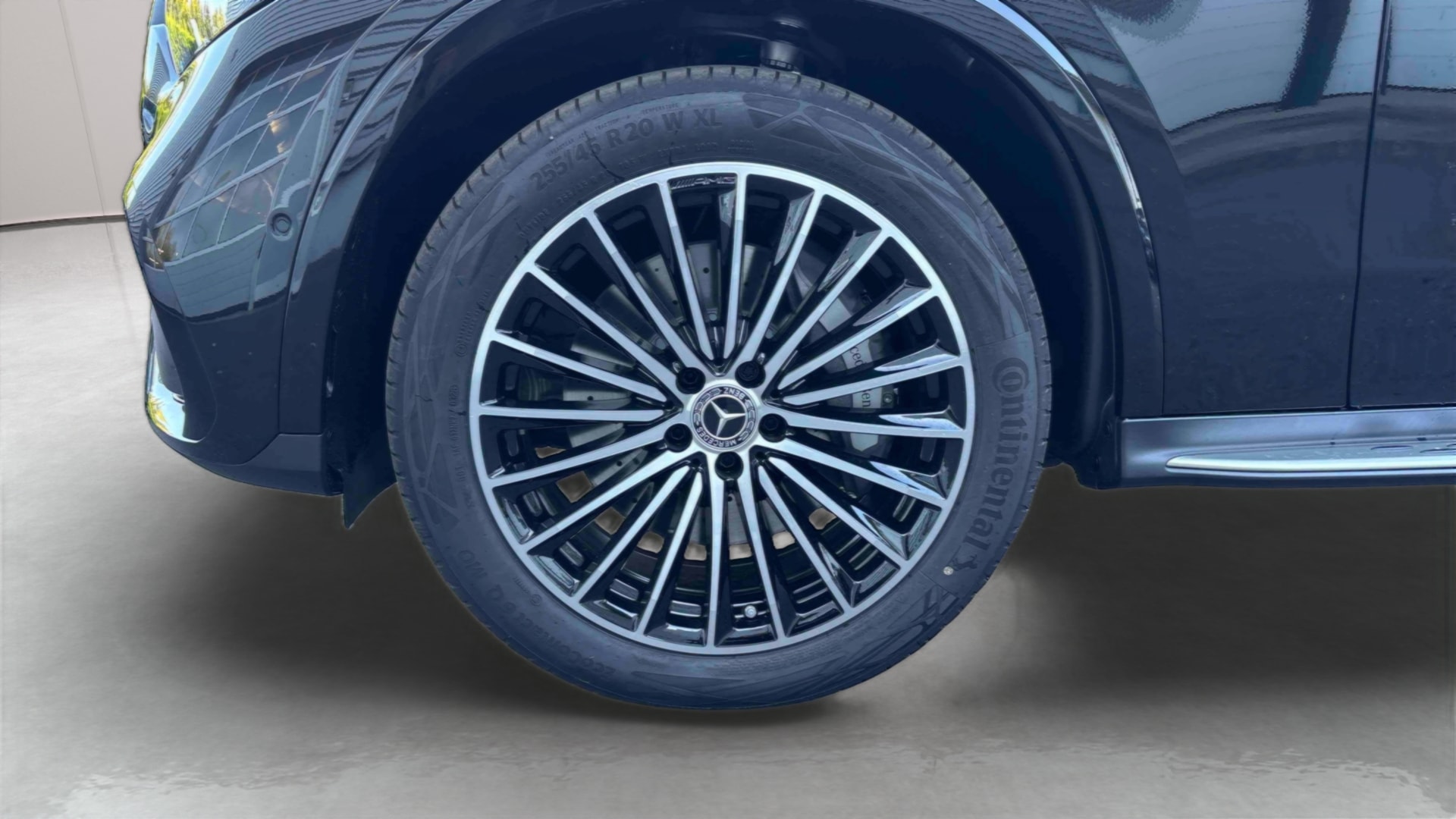 Mercedes-Benz GLC 220 d 4Matic AMG Line — Pneu avant gauche