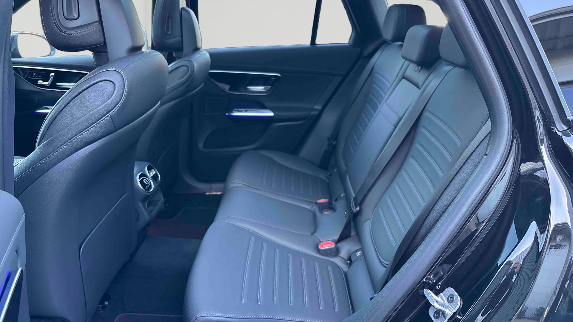 Mercedes-Benz GLC 220 d 4Matic AMG Line — Siège arrière gauche