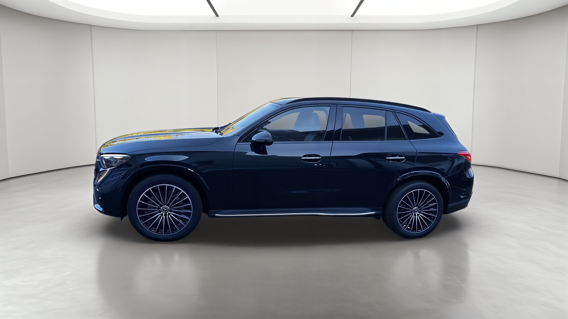 Mercedes-Benz GLC 220 d 4Matic AMG Line — Profil gauche