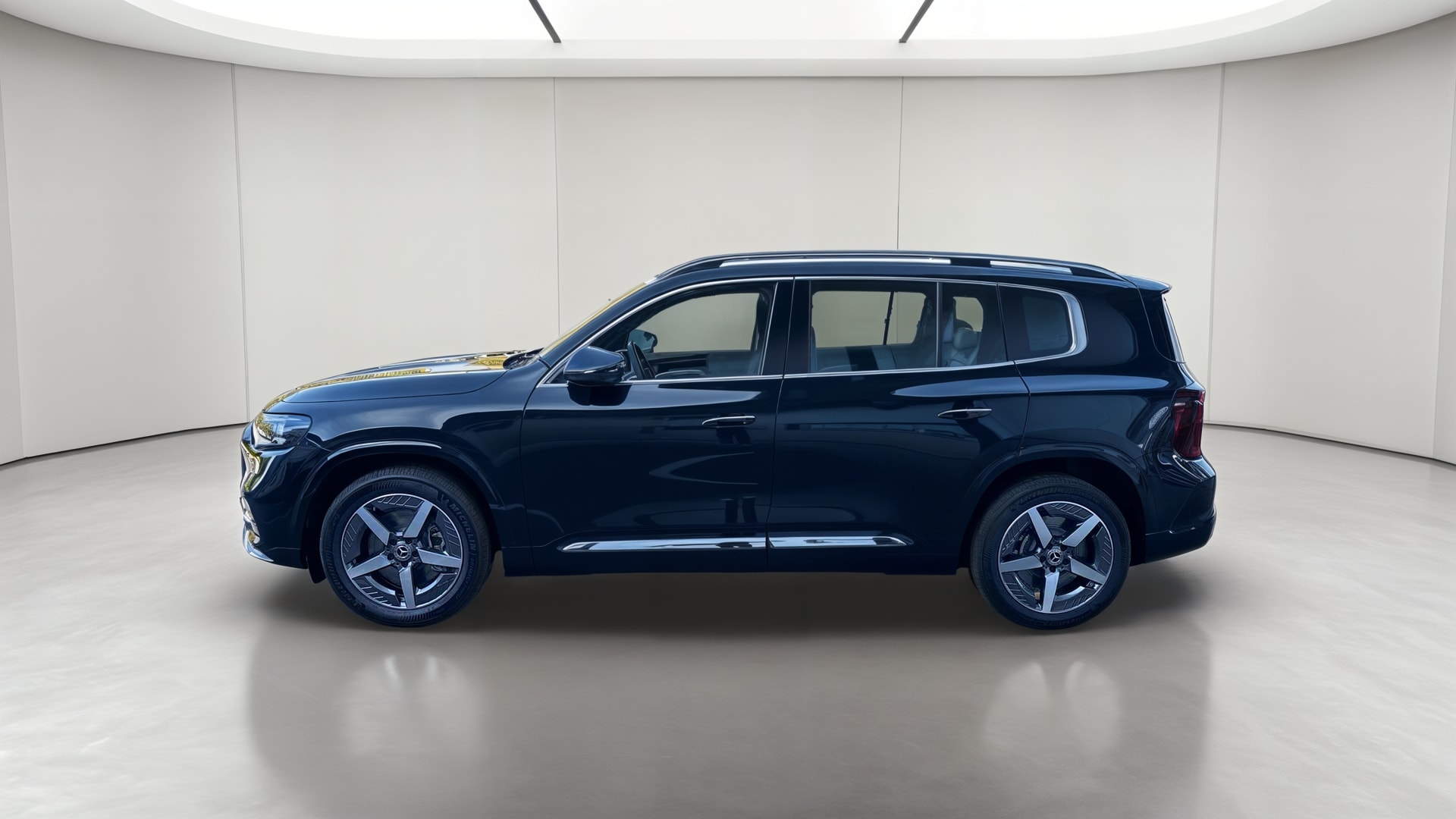 Mercedes-Benz GLB 200 electrique AMG Line — Profil gauche