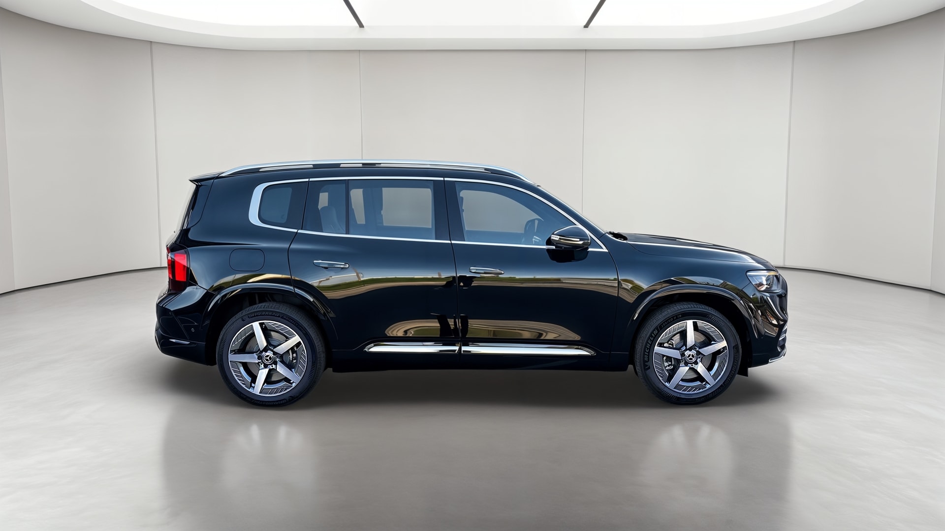 Mercedes-Benz GLB 200 electrique AMG Line — Profil droit