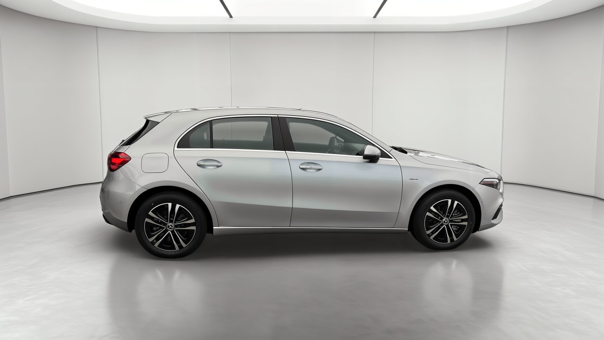 Mercedes-Benz Classe A 250 e Hybrid EQ Business Line — Profil droit
