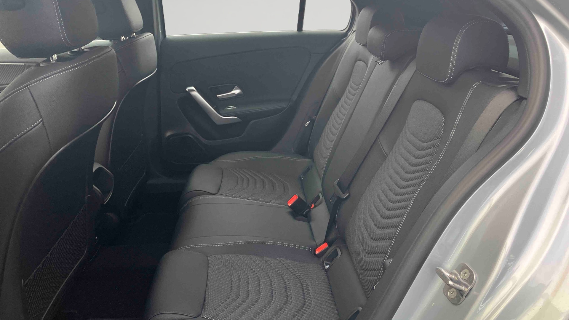 Mercedes-Benz Classe A 250 e Hybrid EQ Business Line — Siège arrière gauche