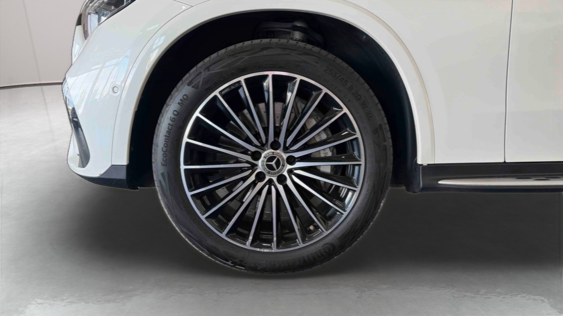 Mercedes-Benz GLC 220 d 9G-Tronic 4Matic AMG Line — Pneu avant gauche