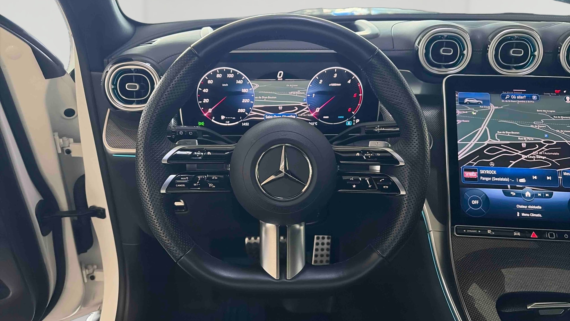 Mercedes-Benz GLC 220 d 9G-Tronic 4Matic AMG Line — Poste de pilotage