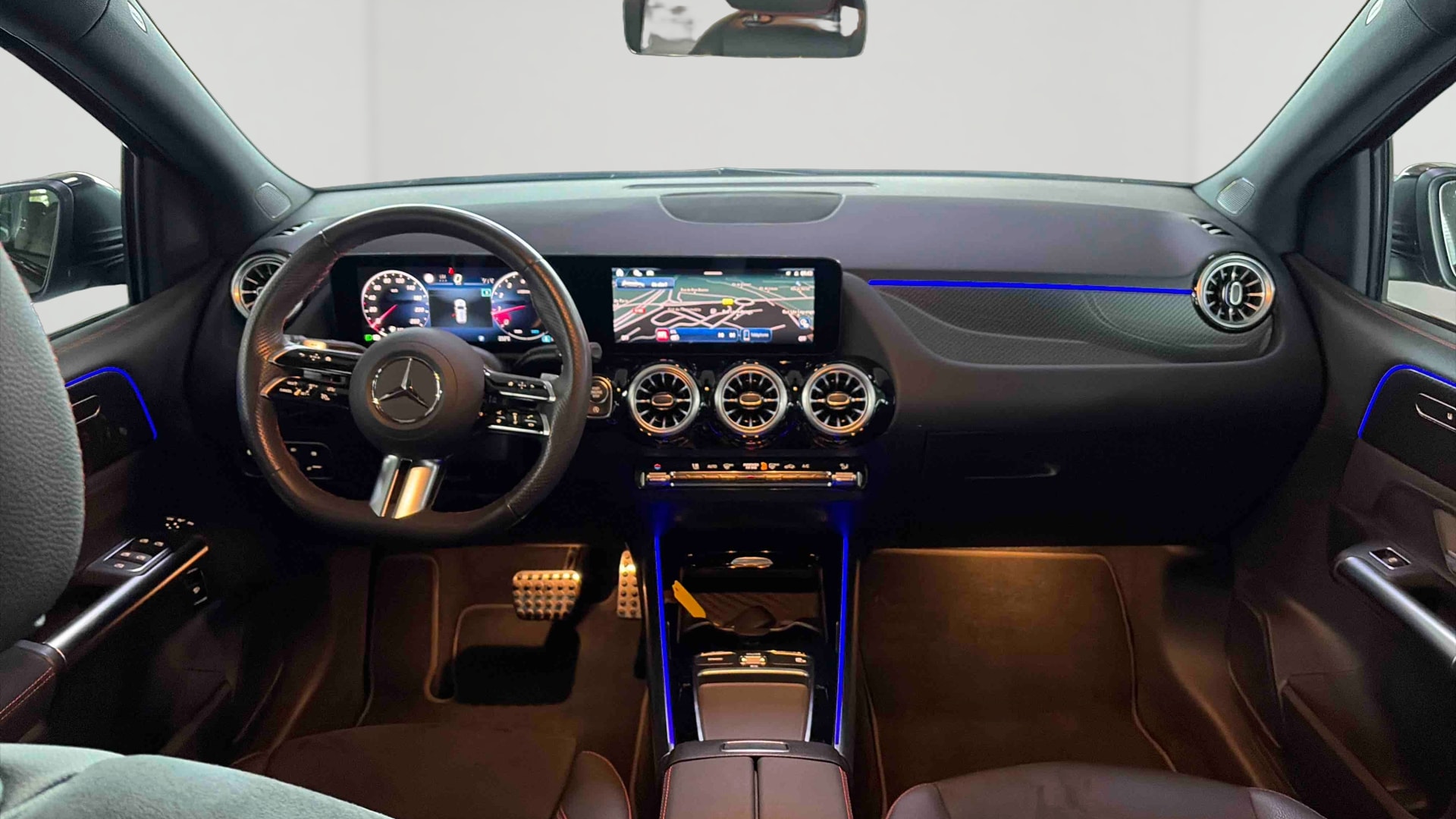 Mercedes-Benz Classe B 180 7G-DCT AMG Line — Planche de bord