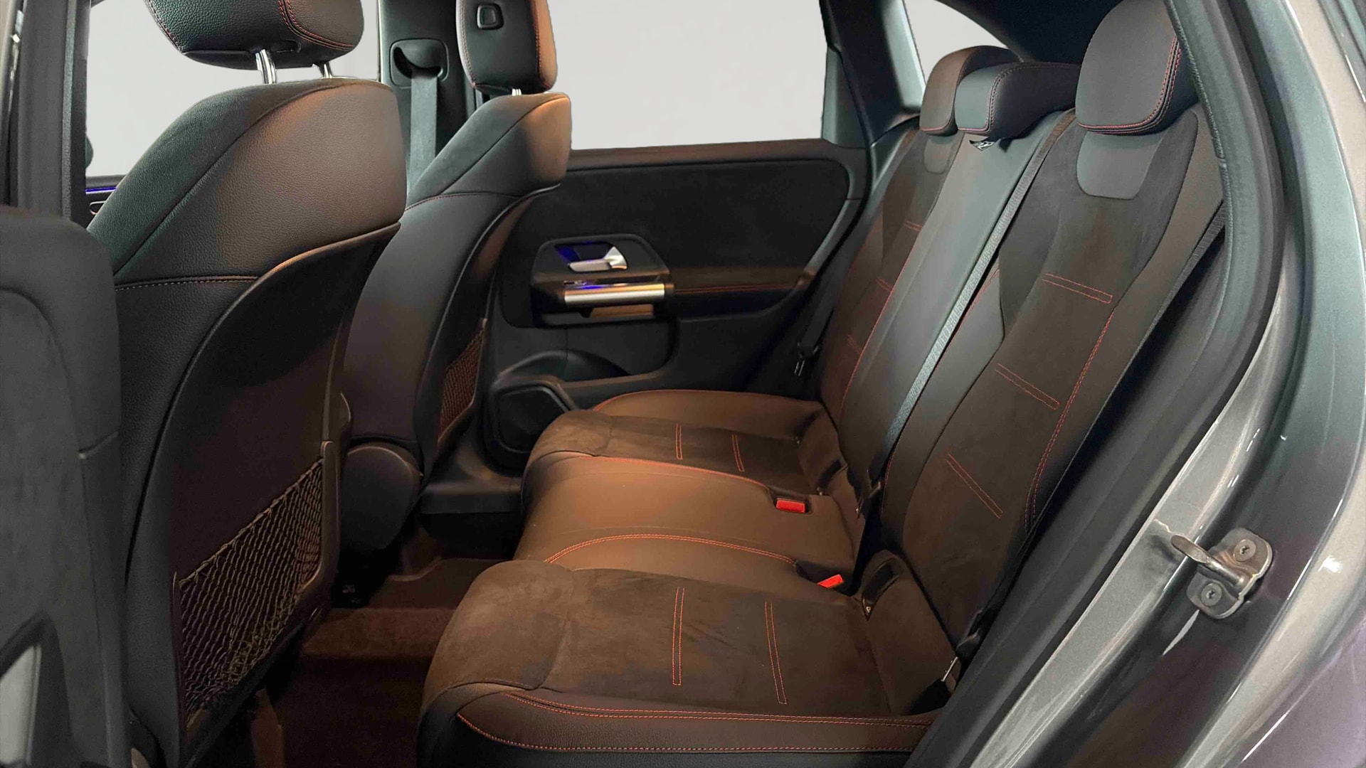 Mercedes-Benz Classe B 180 7G-DCT AMG Line — Siège arrière gauche