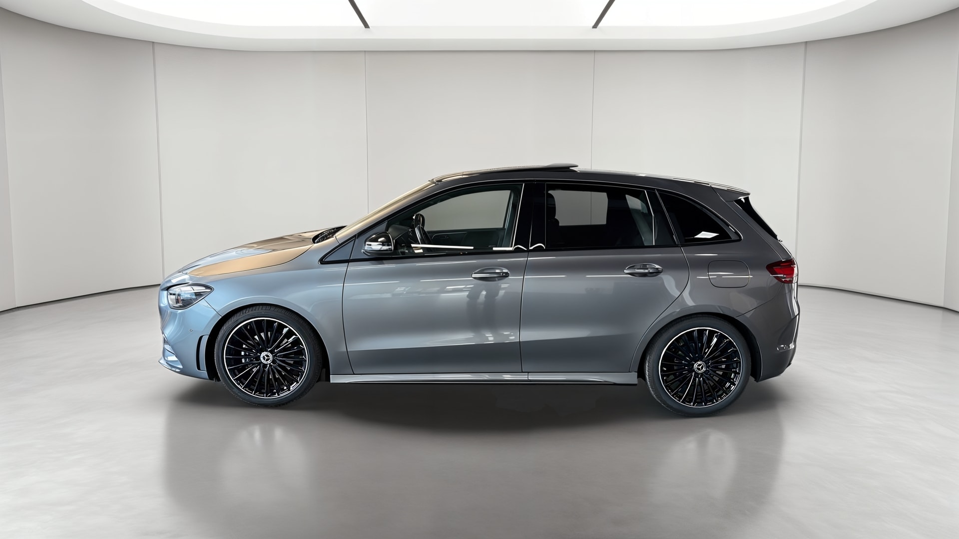 Mercedes-Benz Classe B 180 7G-DCT AMG Line — Profil gauche