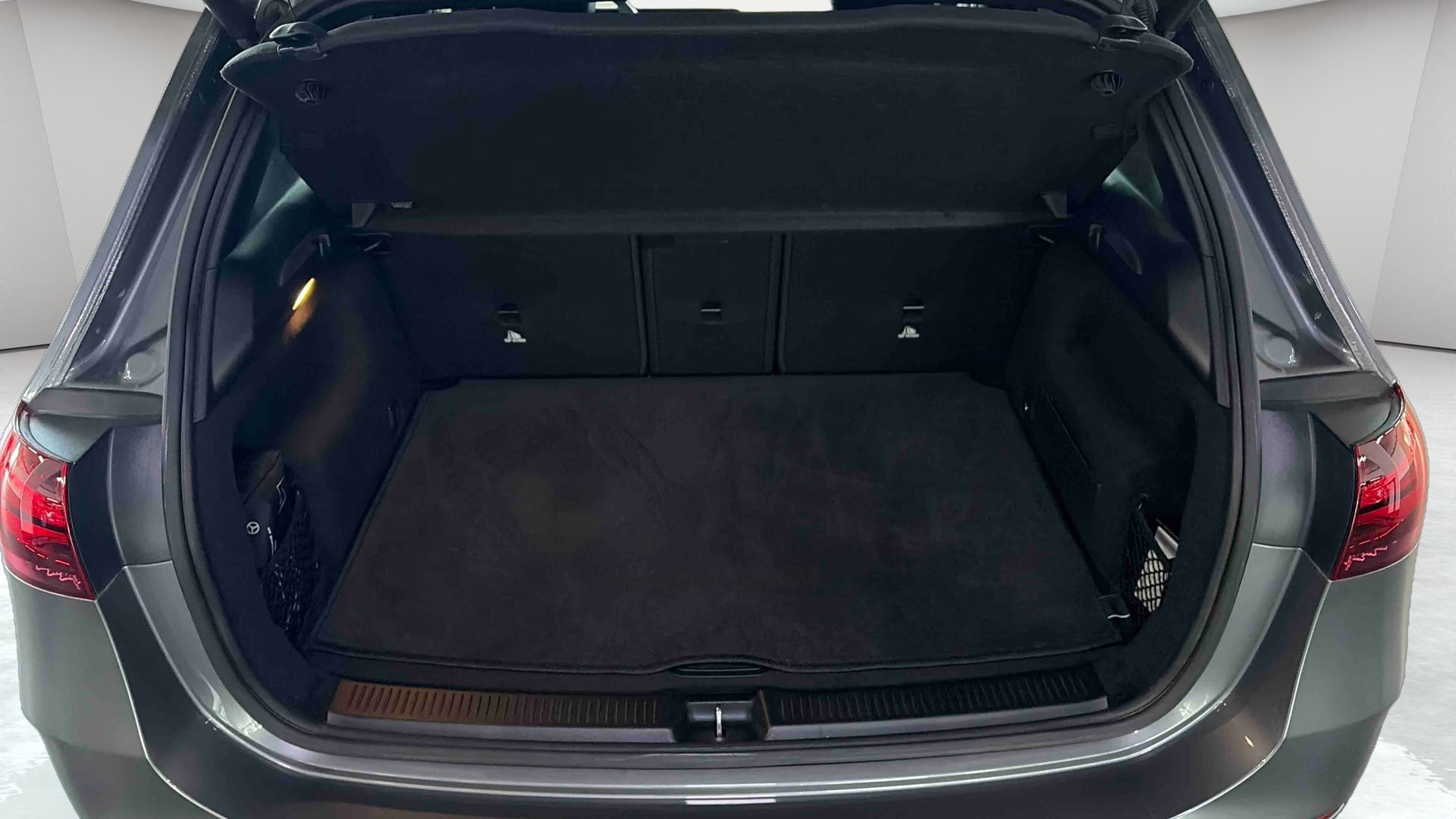 Mercedes-Benz Classe B 180 7G-DCT AMG Line — Coffre
