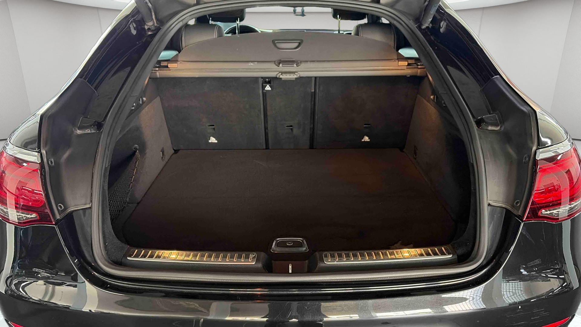 Mercedes-Benz GLC Coupé 220 d 9G-Tronic 4Matic Launch Edition AMG Line — Coffre