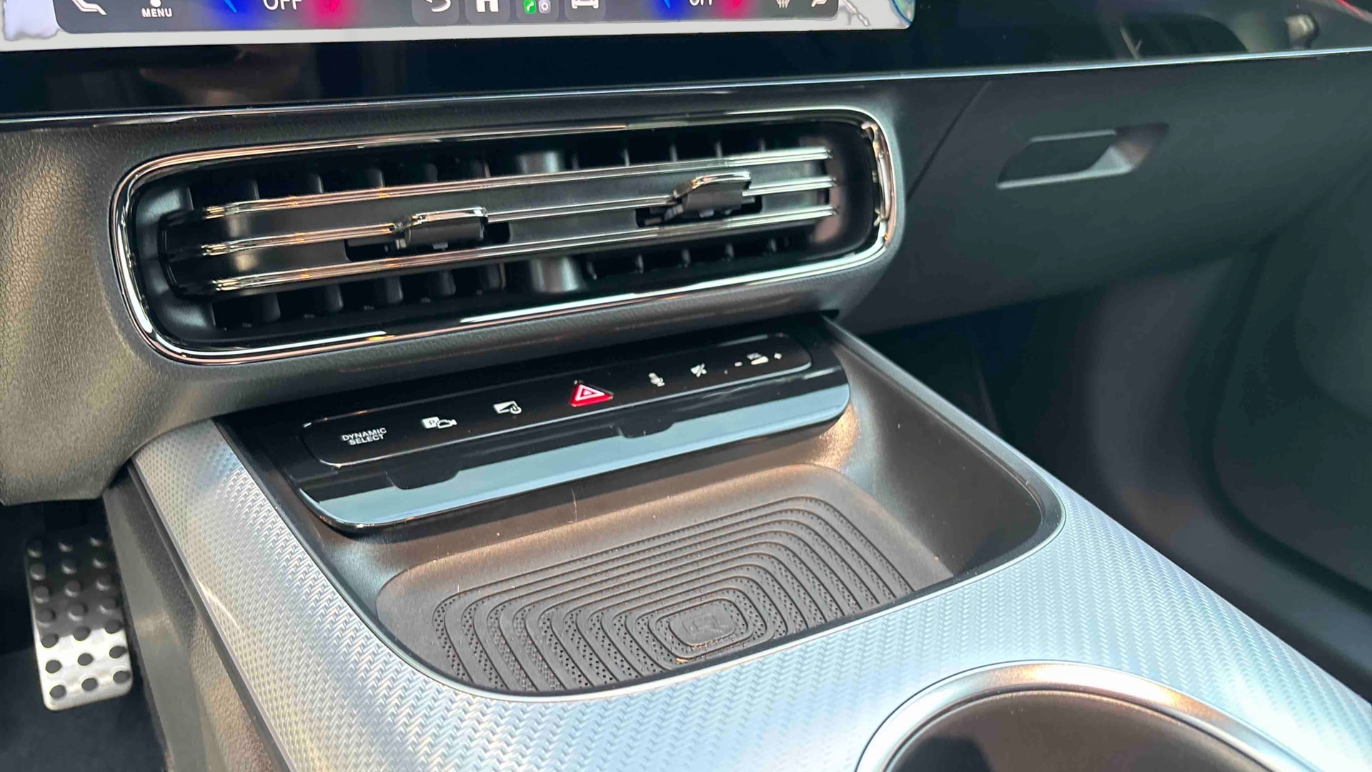 Mercedes-Benz CLA Shooting Brake 200 AMG Line — photo 16