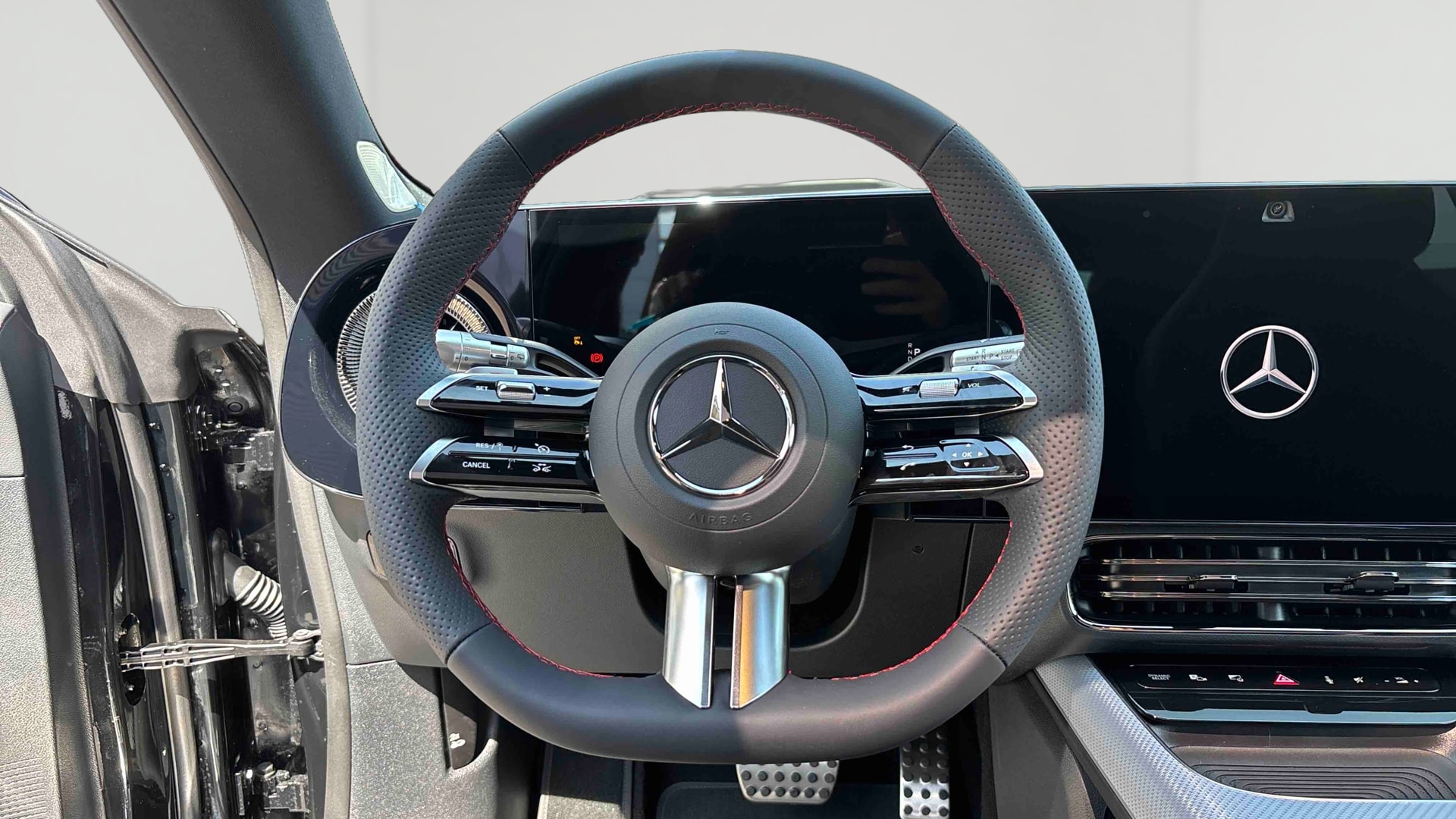 Mercedes-Benz CLA Shooting Brake 200 AMG Line — Poste de pilotage