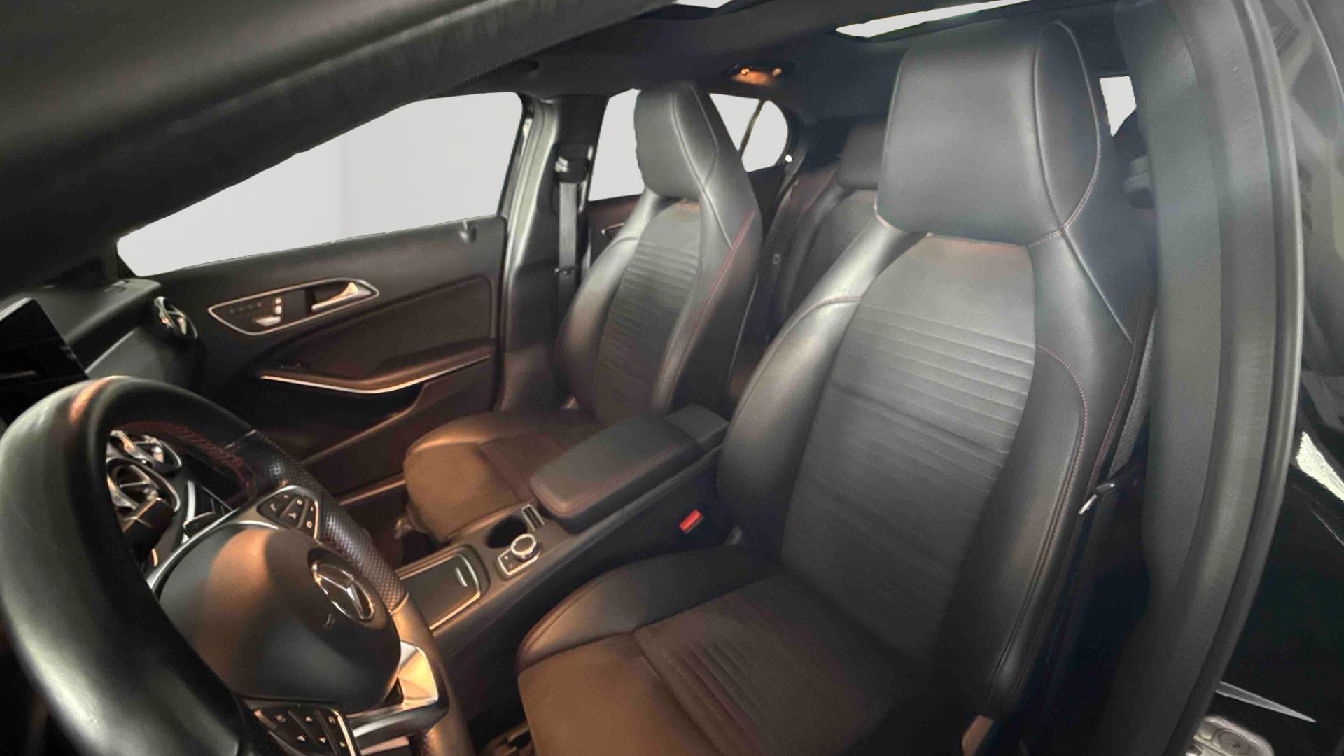 Mercedes-Benz GLA 180 7-G DCT Fascination — Siège conducteur
