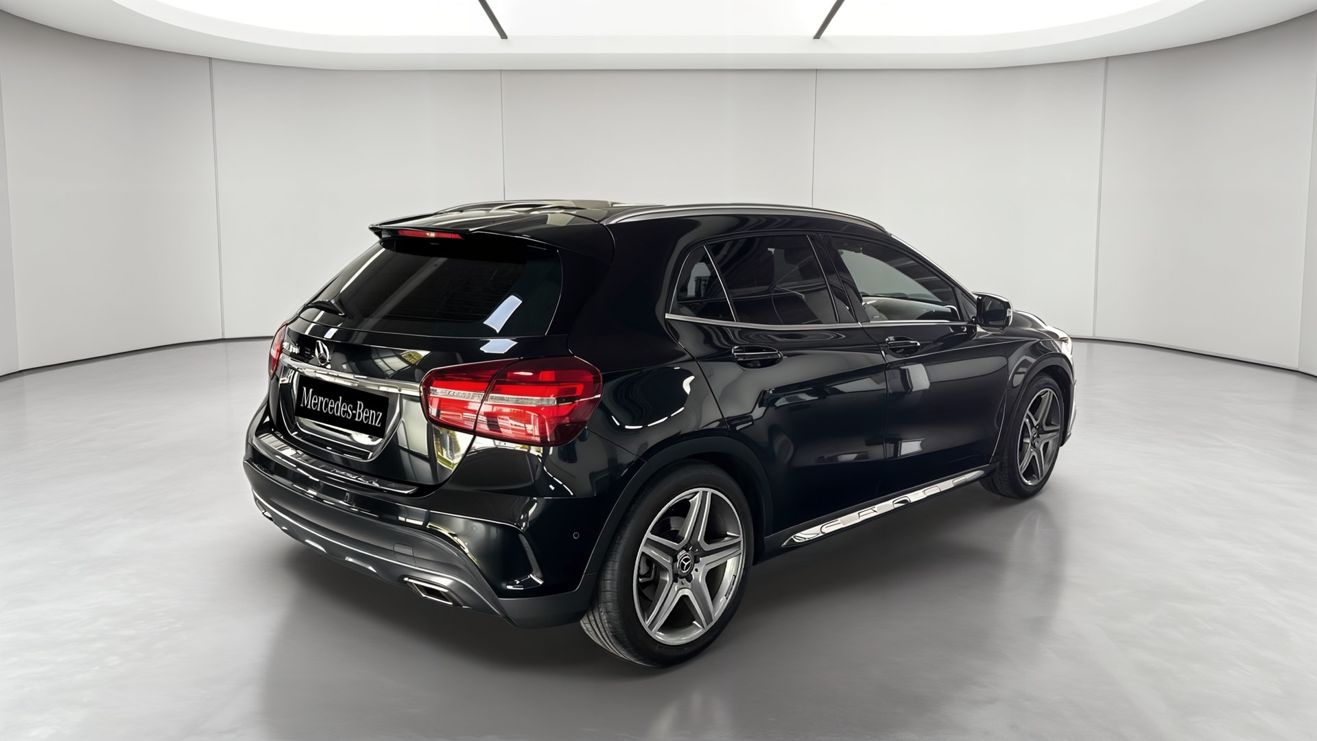 Mercedes-Benz GLA 180 7-G DCT Fascination — 3/4 arrière droit