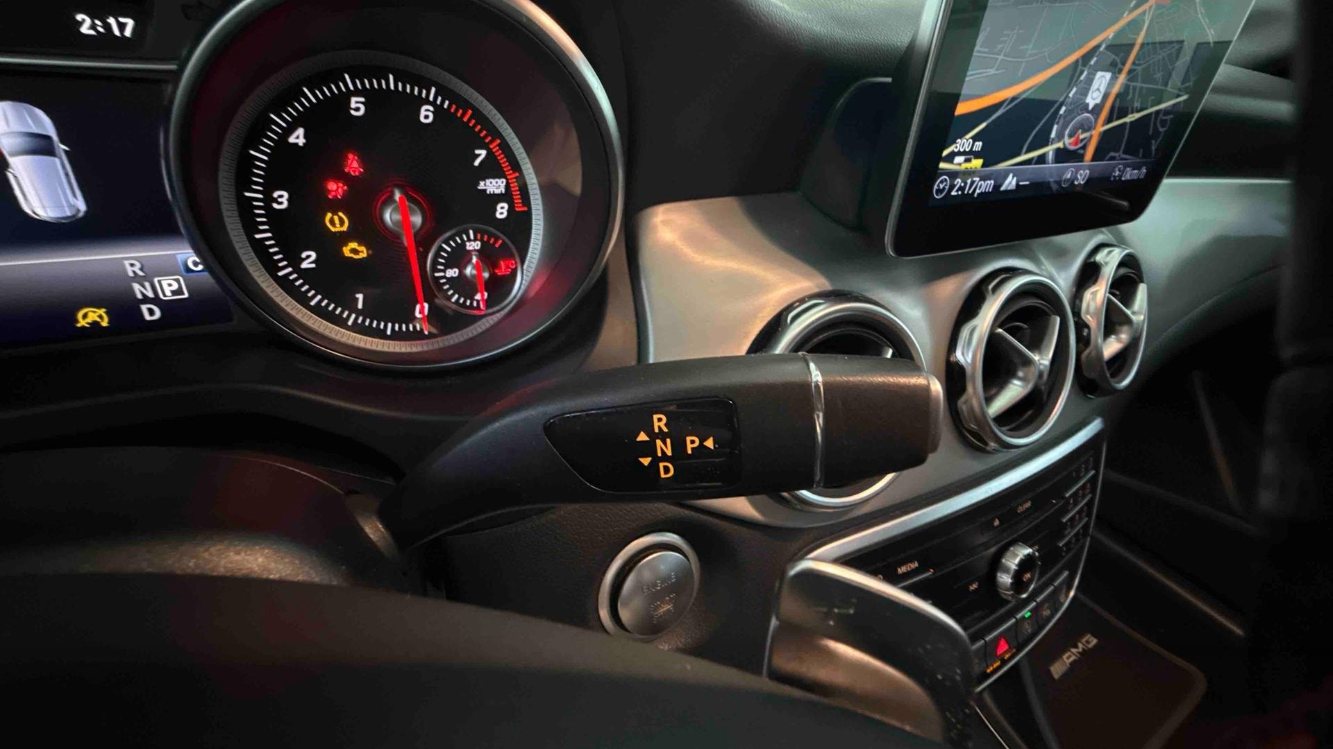 Mercedes-Benz GLA 180 7-G DCT Fascination — photo 20