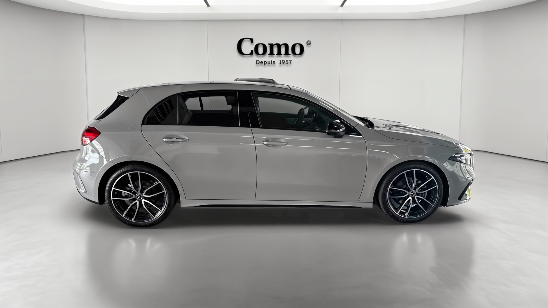 Mercedes-Benz Classe A 180 AMG Exclusive Design — Profil droit