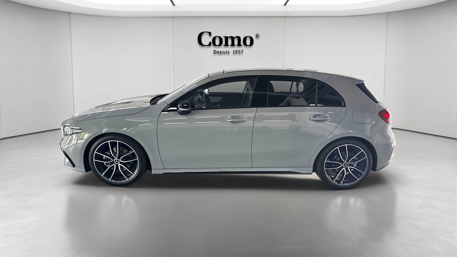 Mercedes-Benz Classe A 180 AMG Exclusive Design — Profil gauche