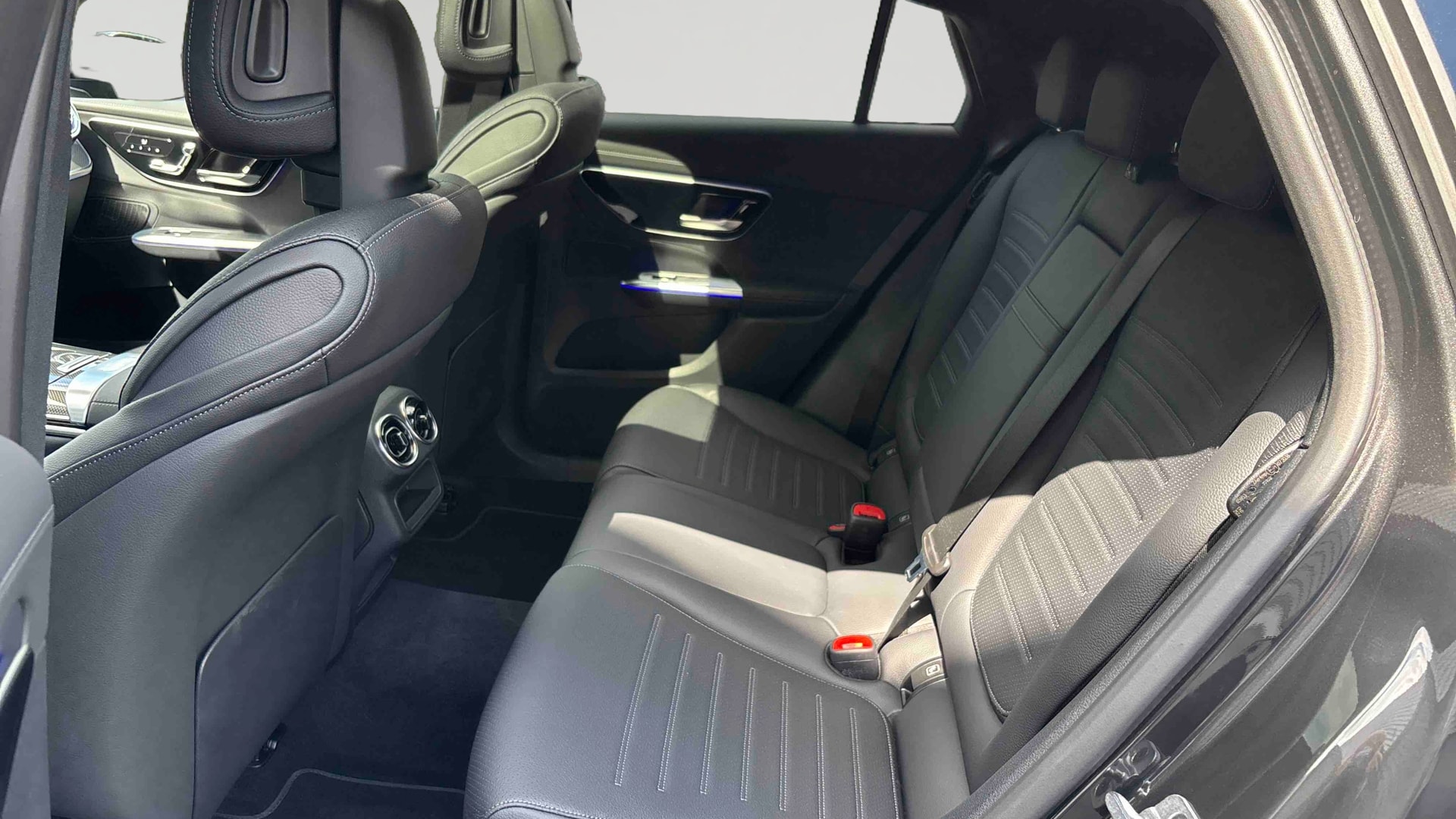 Mercedes-Benz GLC Coupe 300 e Hybrid EQ 4Matic AMG Line + — Siège arrière gauche