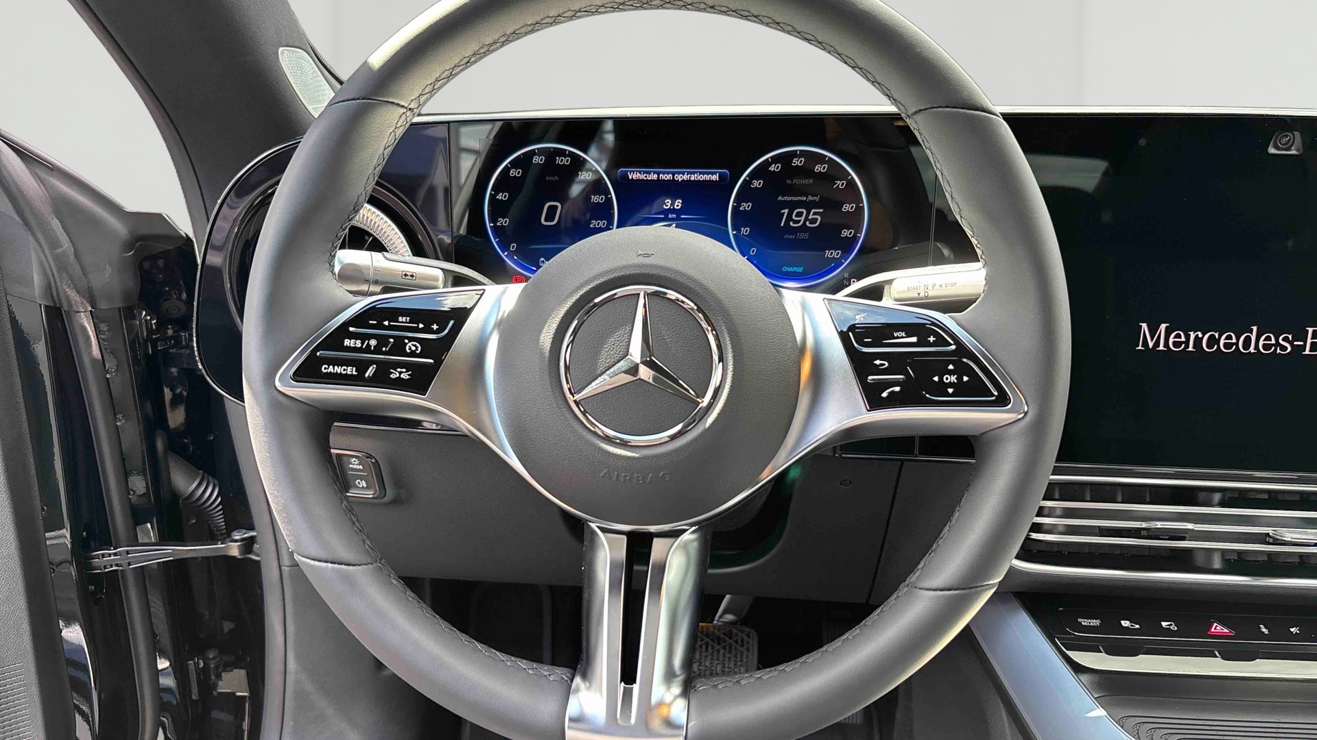 Mercedes-Benz CLA 250+ avec technologie EQ Limited Edition — Poste de pilotage