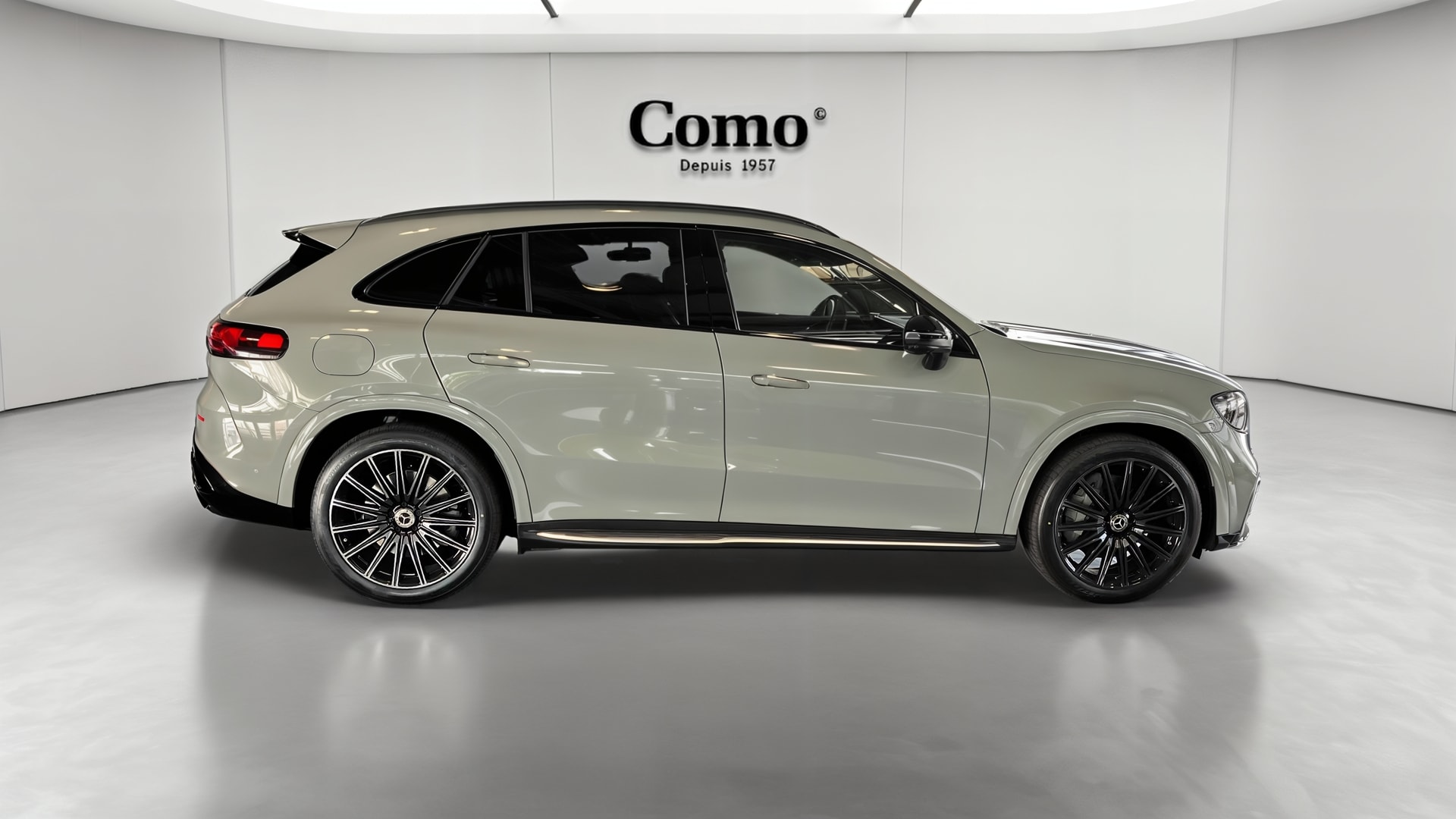 Mercedes-Benz GLC 400 EQ 4M AMG Line — Profil droit
