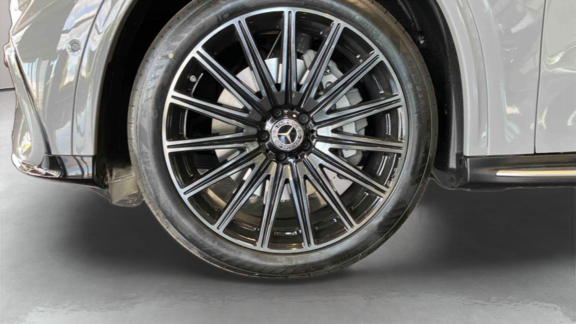 Mercedes-Benz GLC 400 EQ 4M AMG Line — Pneu avant gauche