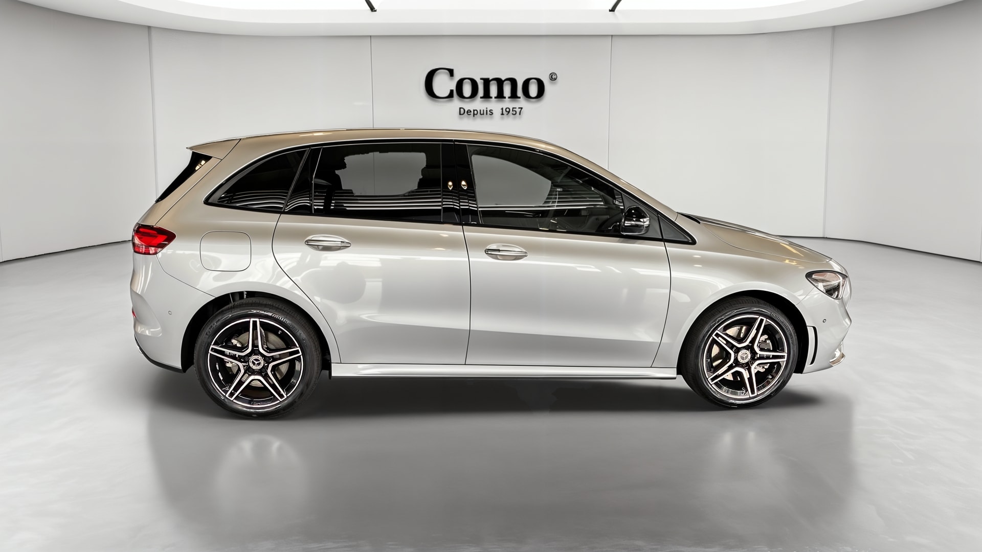 Mercedes-Benz Classe B 250 e Hybrid EQ 8G-DCT AMG Line — Profil droit