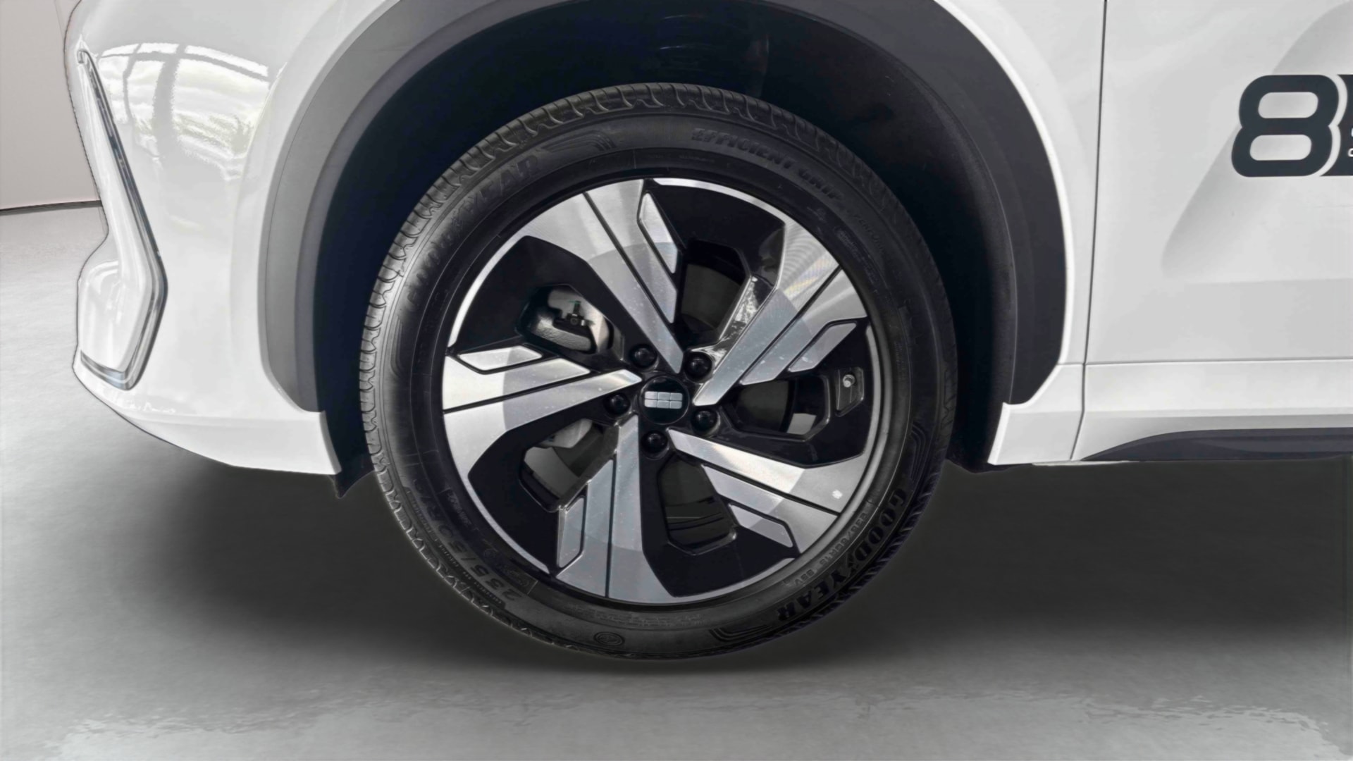 Geely E5 Max+ — Pneu avant gauche