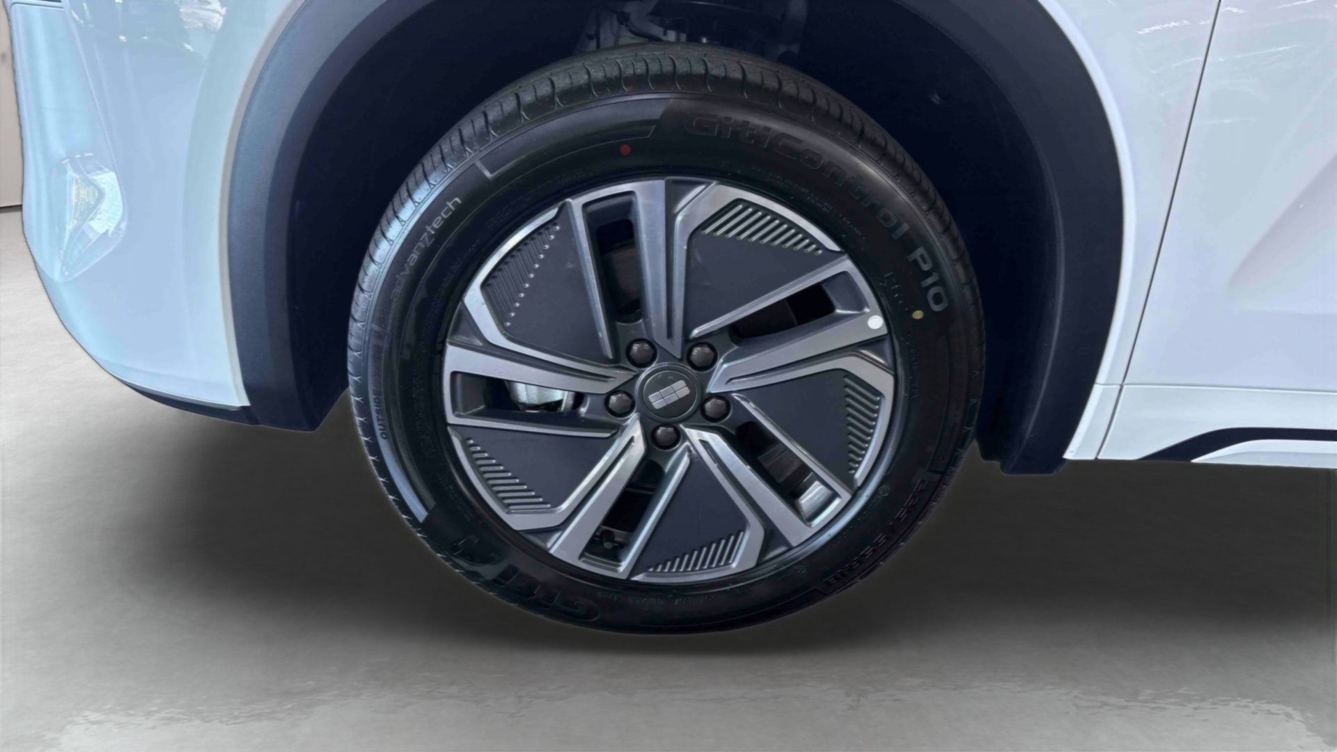 Geely Starray EM-i Pro — Pneu avant gauche