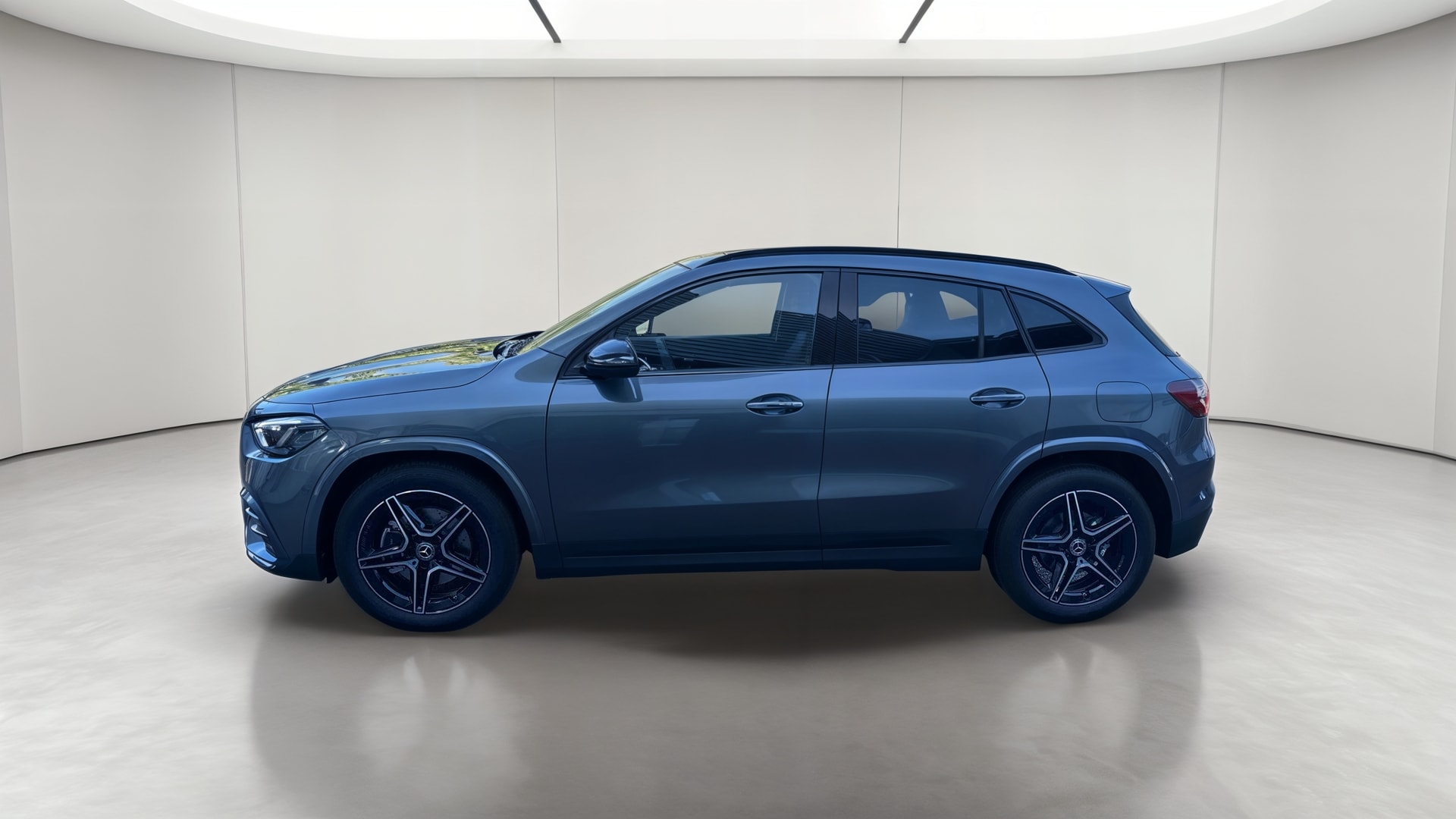 Mercedes-Benz GLA 200 7G-DCT Edition 140 — Profil gauche