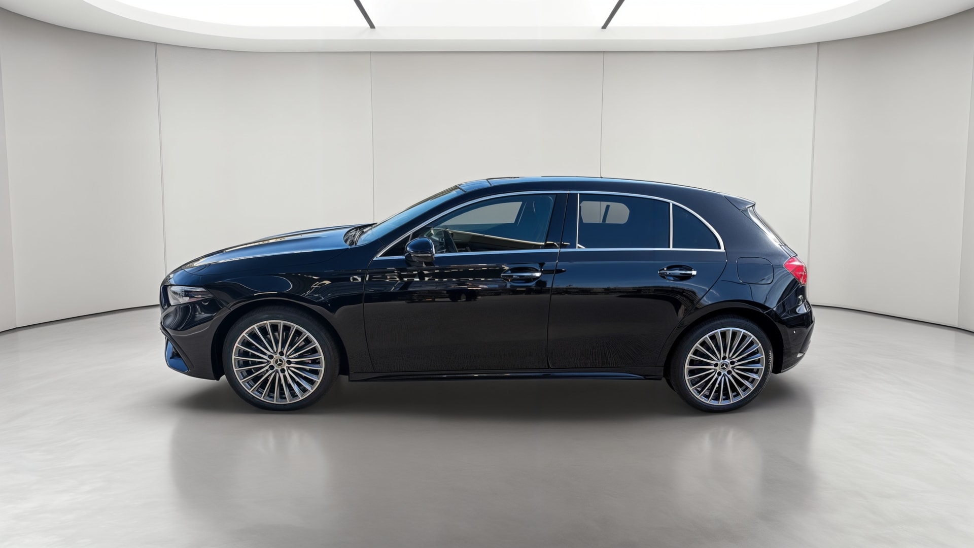 Mercedes-Benz Classe A 250 e Hybrid EQ AMG Line — Profil gauche