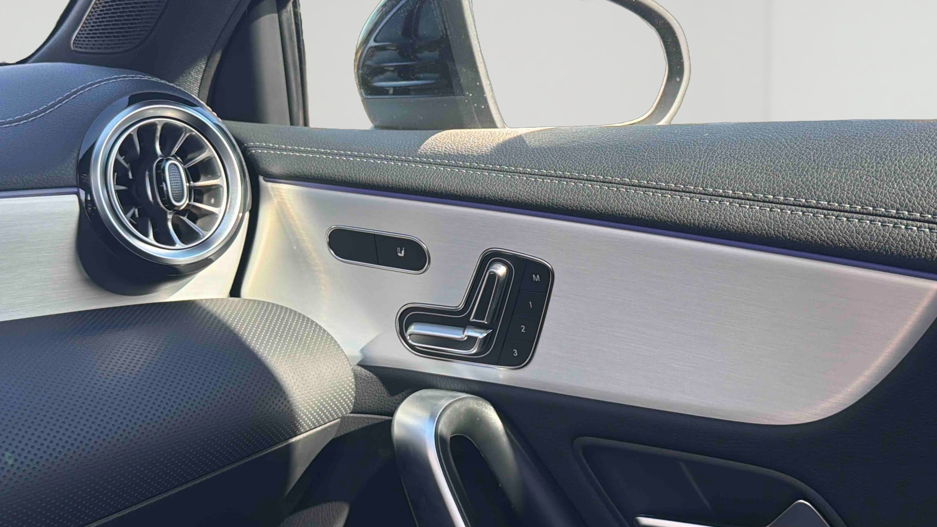 Mercedes-Benz Classe A 250 e Hybrid EQ AMG Line — photo 29